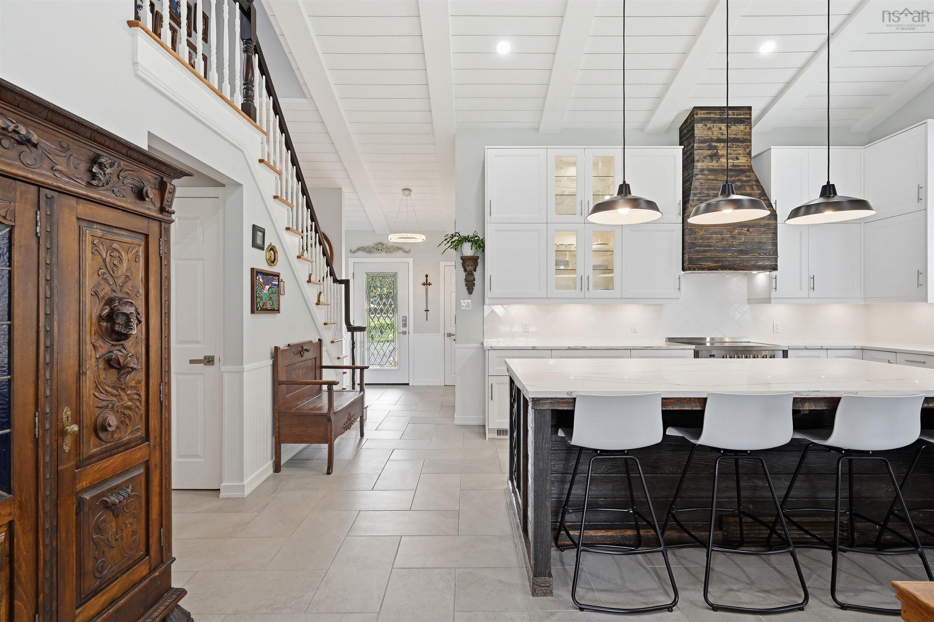 $3,699,000.00: 320 Cove Road, Economy