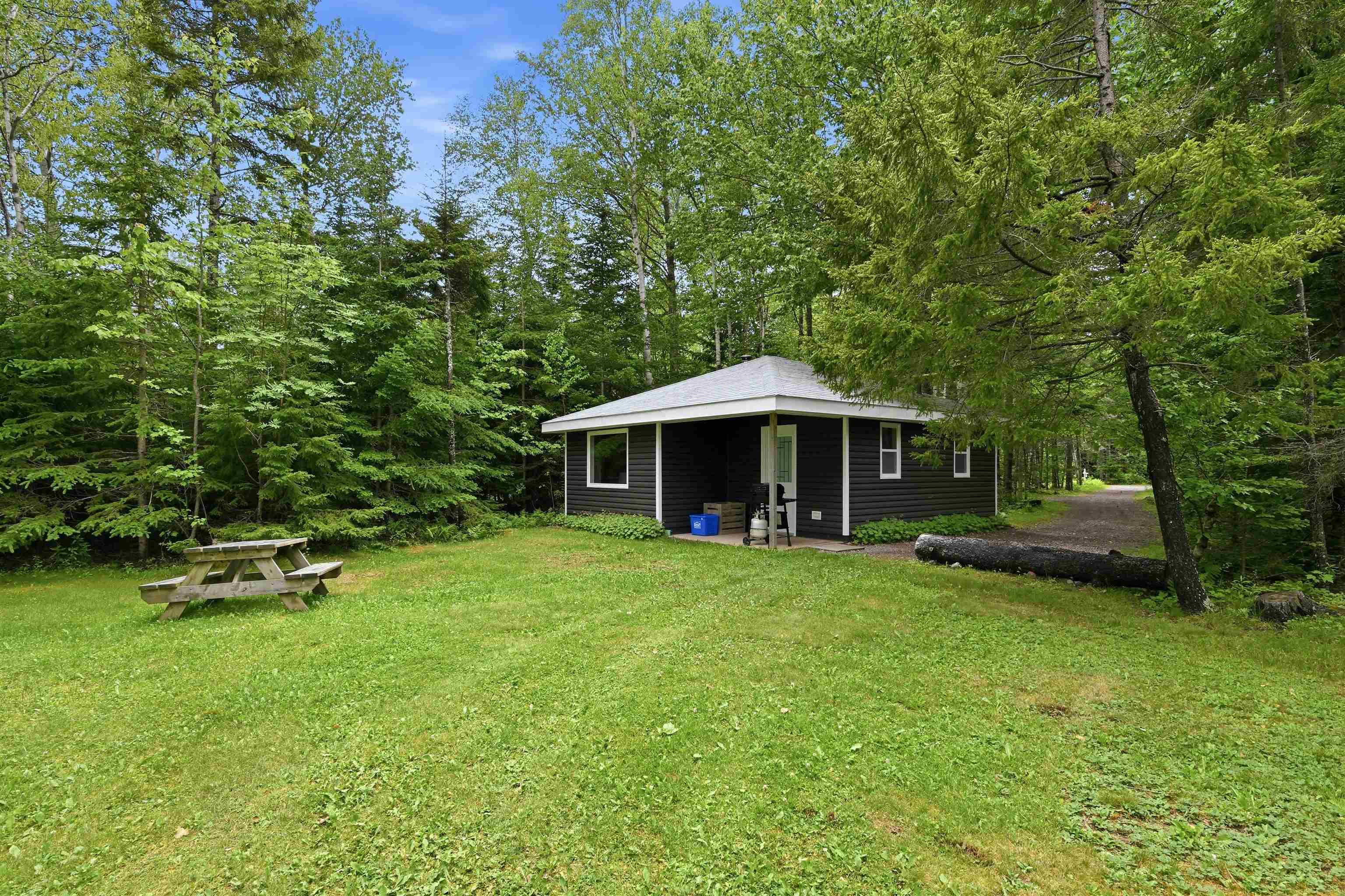 $3,699,000.00: 320 Cove Road, Economy