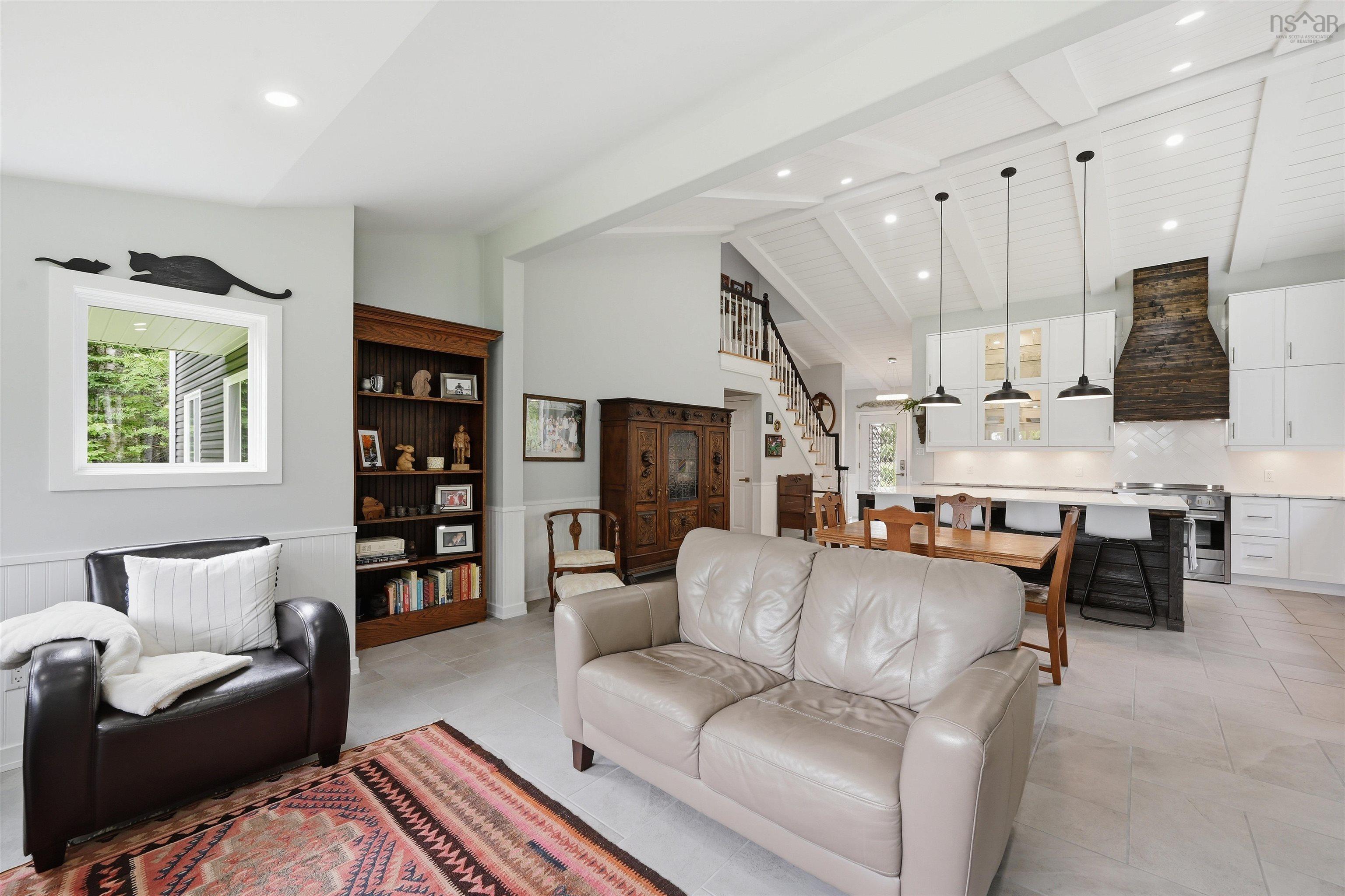 $3,699,000.00: 320 Cove Road, Economy