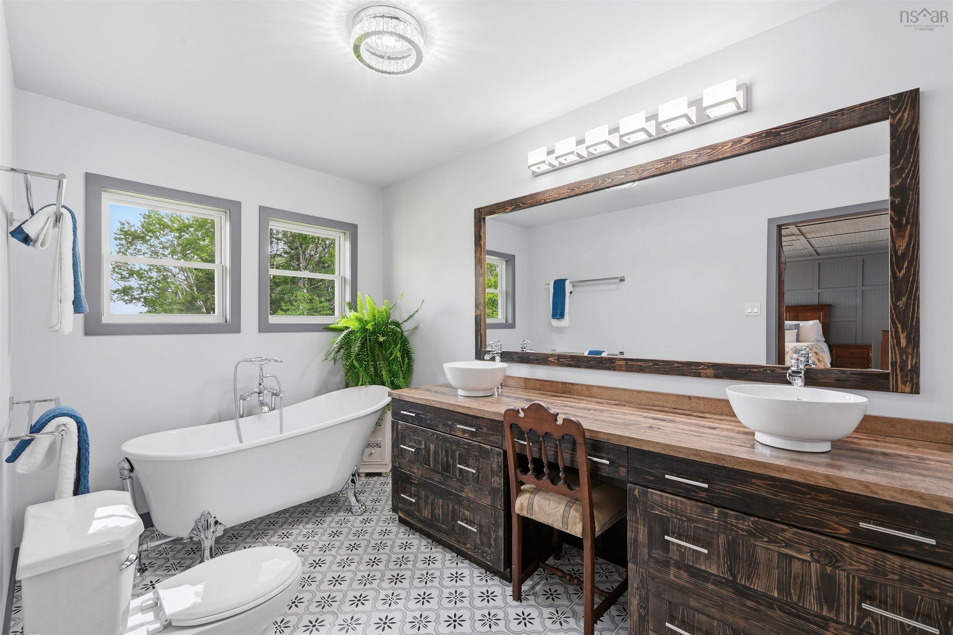 $3,699,000.00: 320 Cove Road, Economy