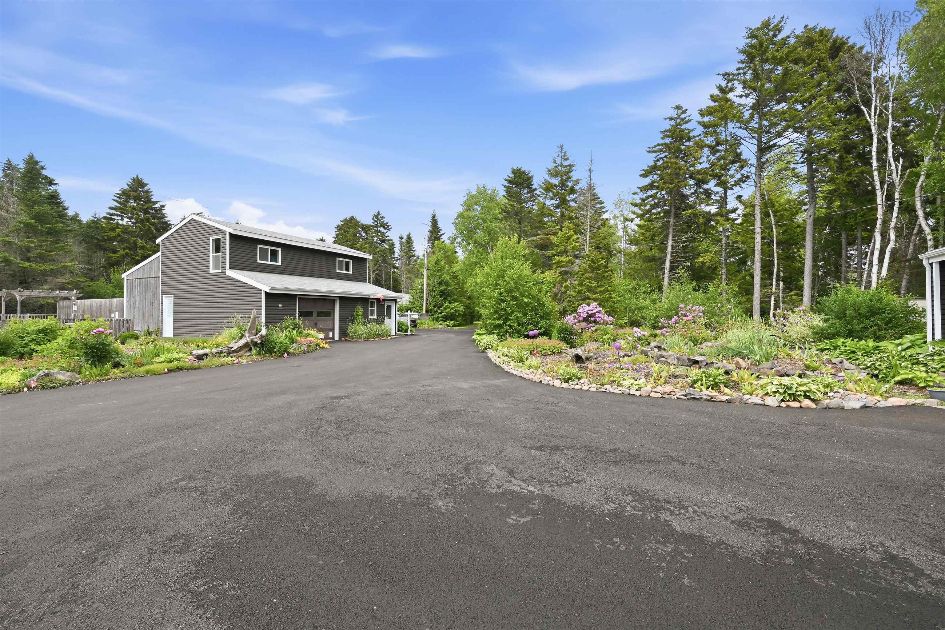 $3,699,000.00: 320 Cove Road, Economy
