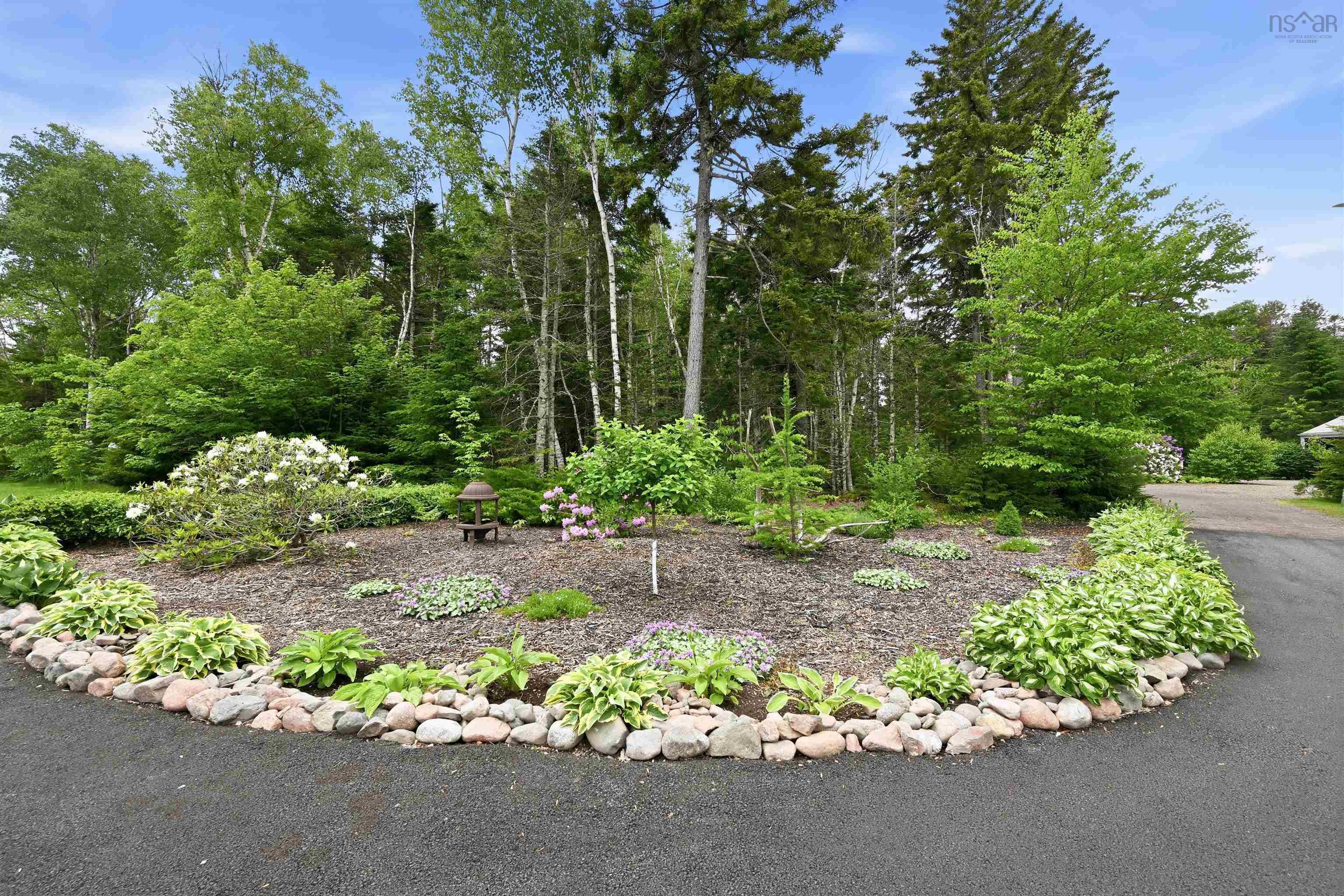 $3,699,000.00: 320 Cove Road, Economy