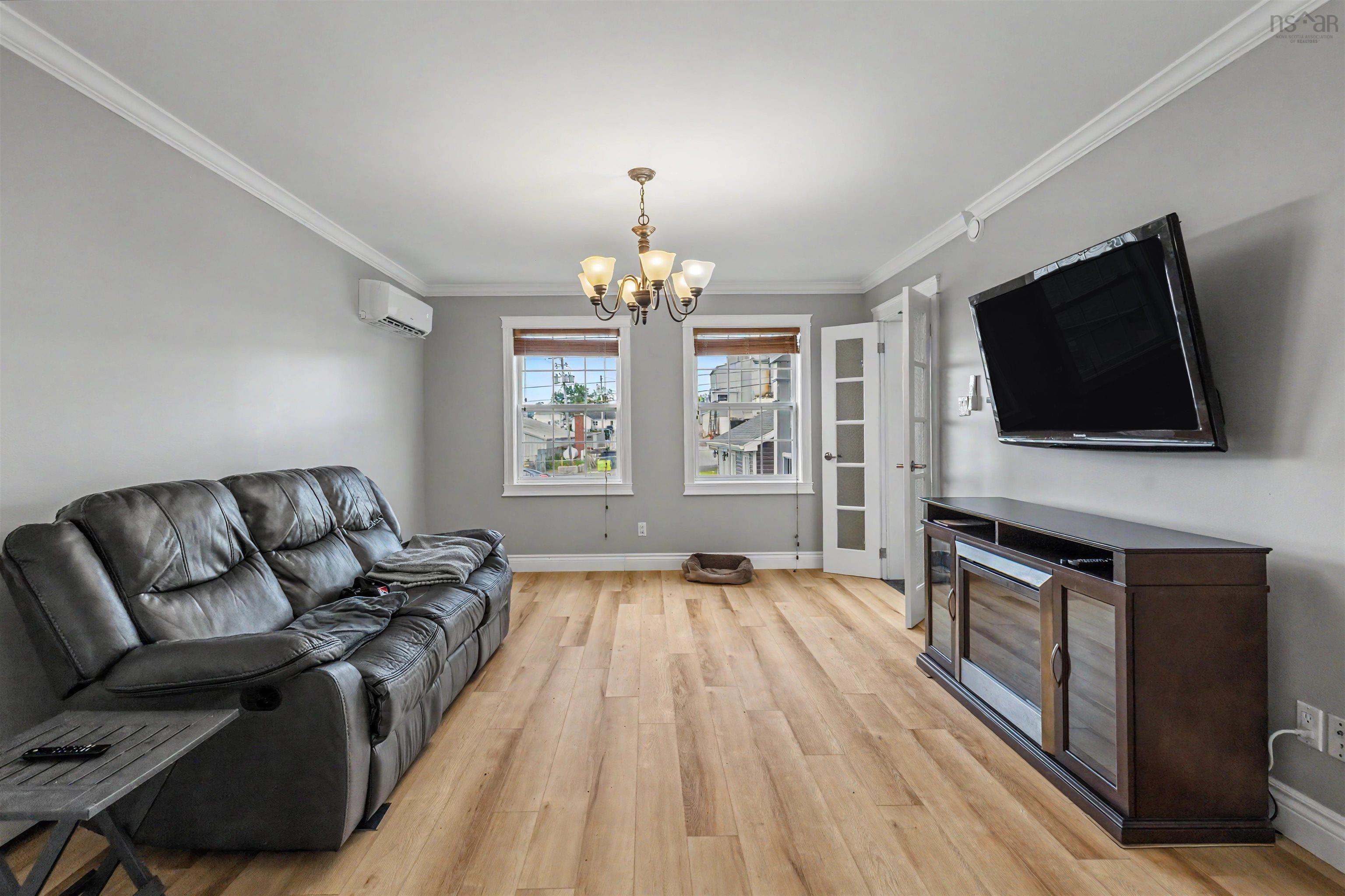$639,000.00: 42 MacRae Ave Avenue, Sydney River