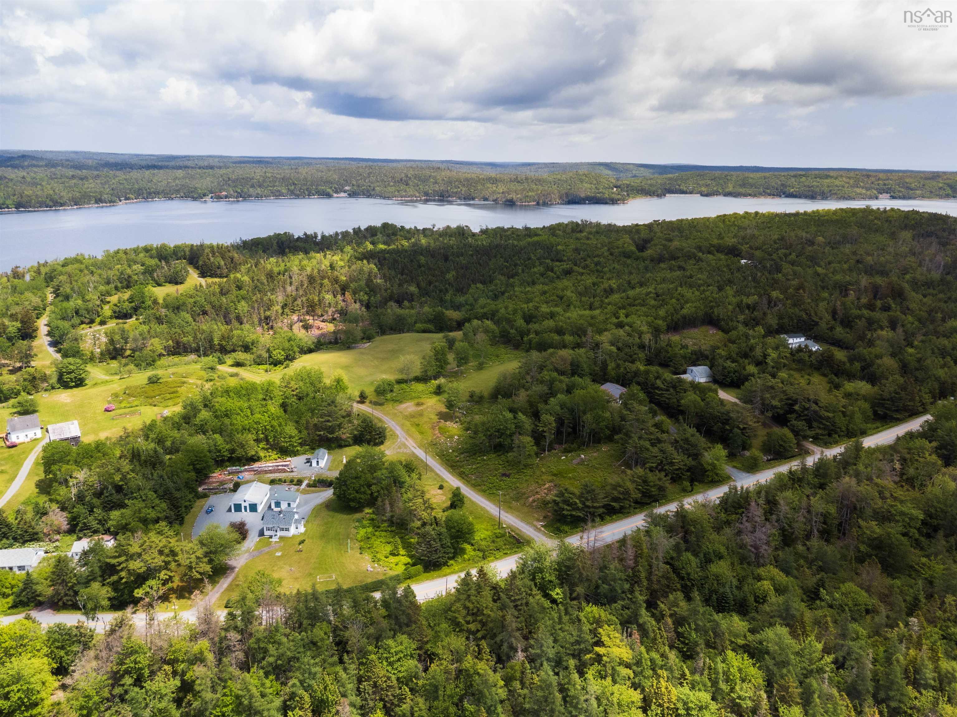 $799,900.00: 527 West Ship Harbour Road, Ship Harbour
