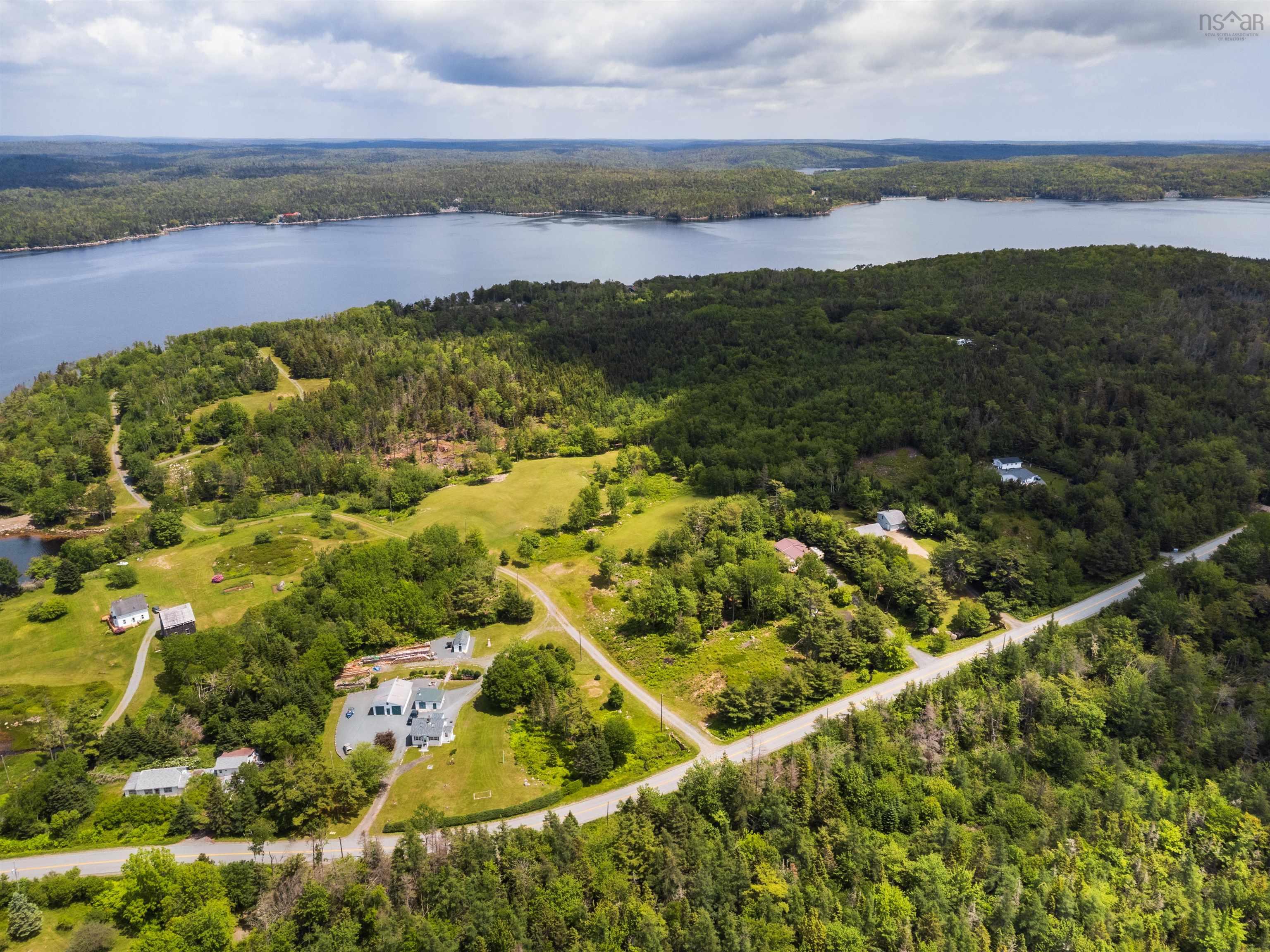 $799,900.00: 527 West Ship Harbour Road, Ship Harbour
