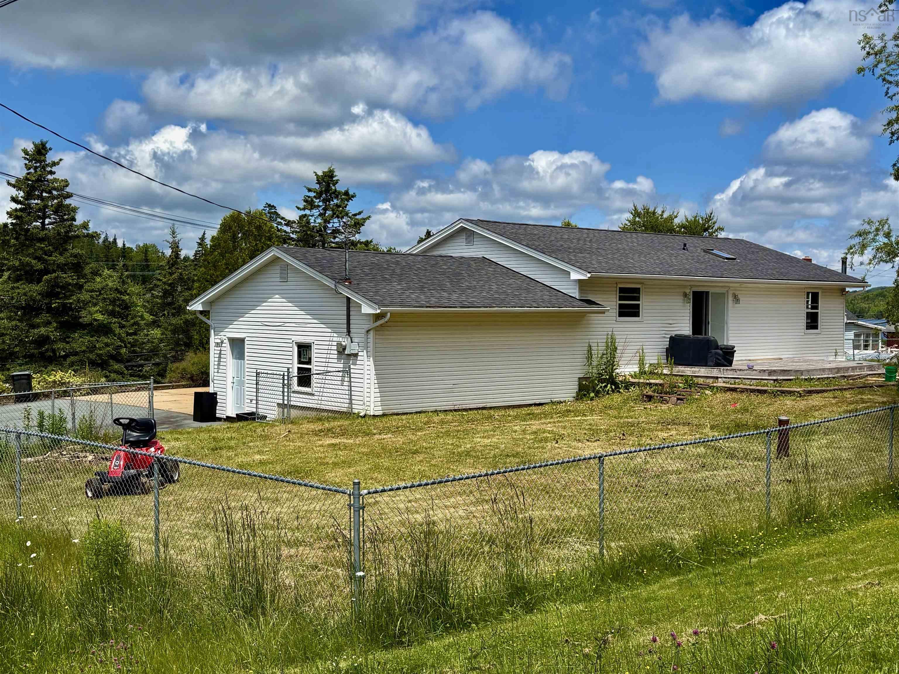 1 Whites Lake Avenue, Whites Lake, NS (MLS 202616314)