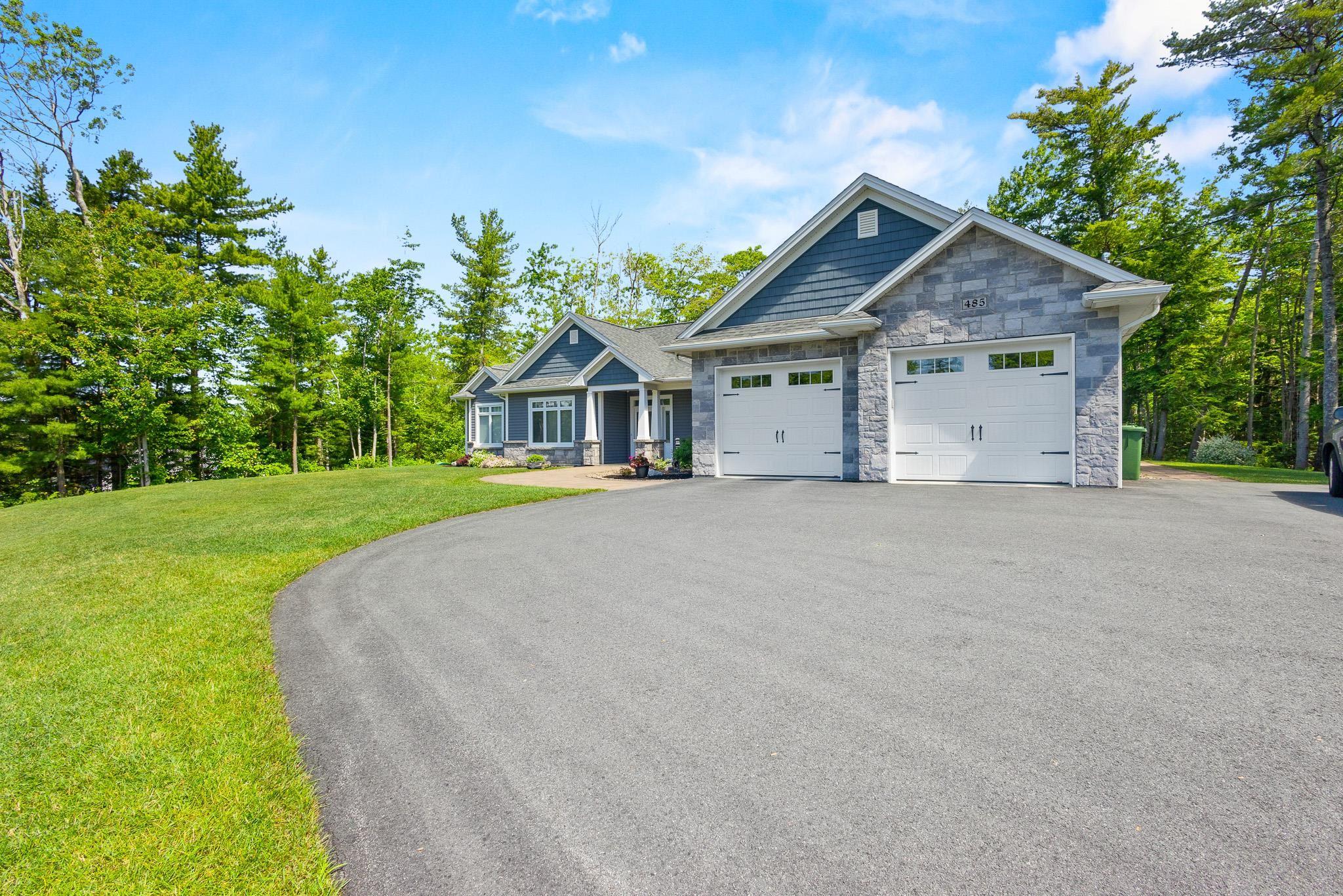 $969,000.00: 485 Calderwood Drive, Wellington