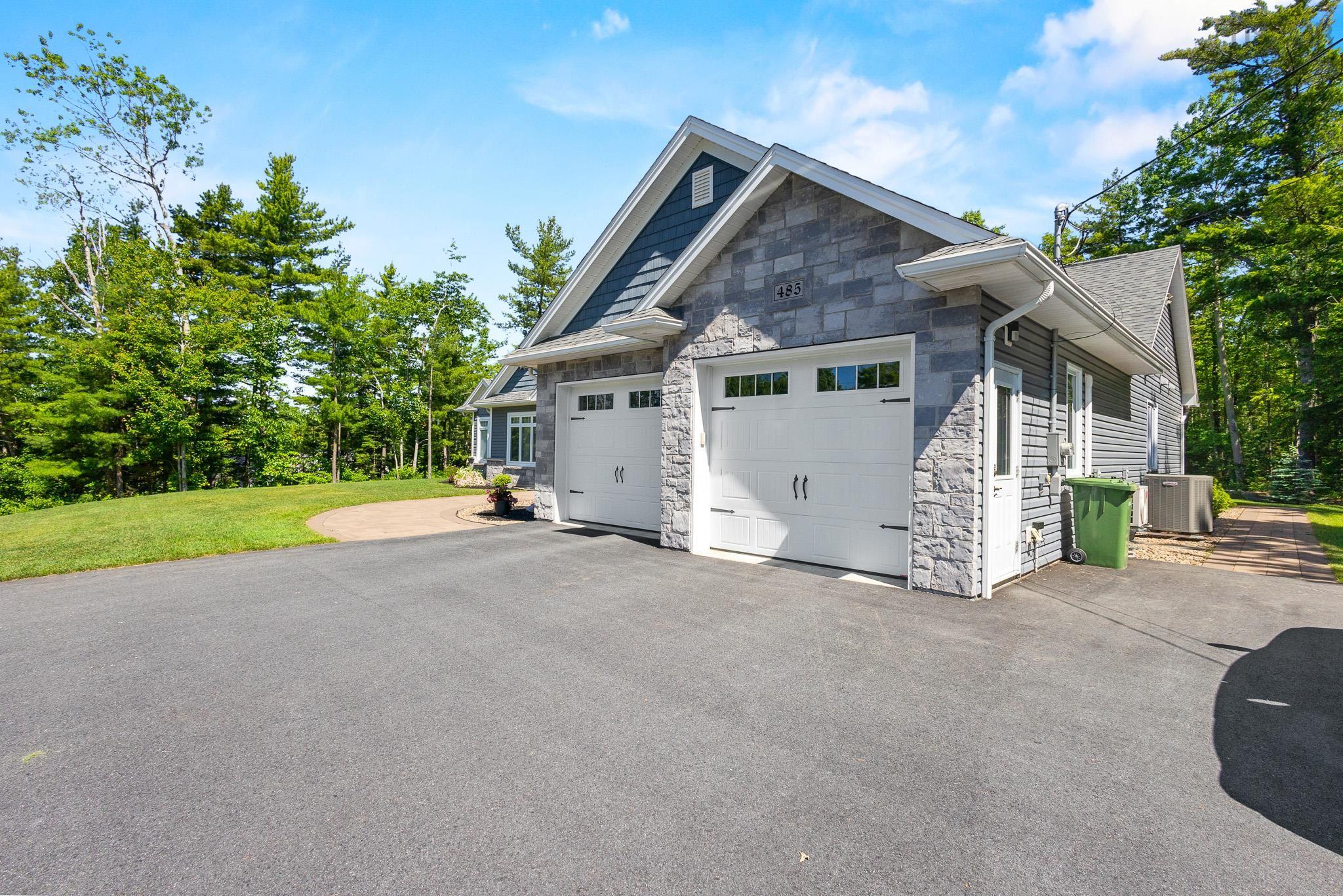 $969,000.00: 485 Calderwood Drive, Wellington