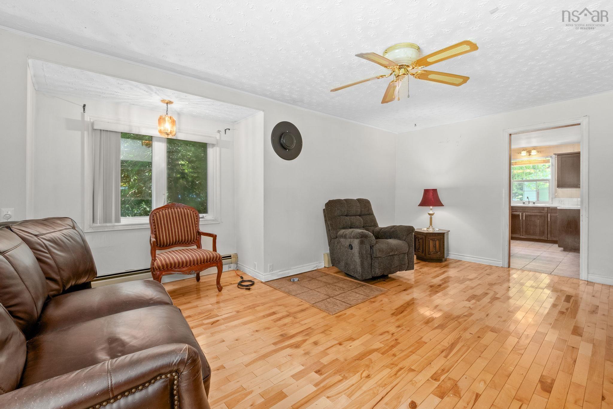 $449,900.00: 161 Lakeview Road, Lakeview