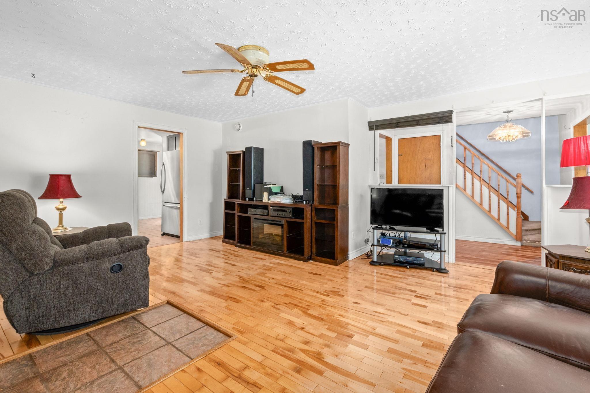 $449,900.00: 161 Lakeview Road, Lakeview