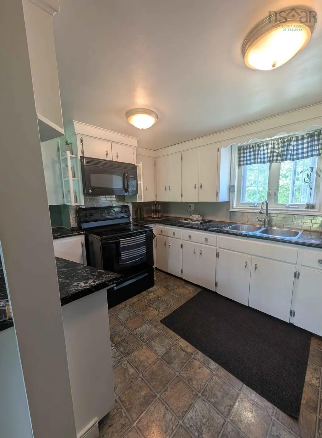 $340,000.00: 8178 Nova Scotia Trunk 8, South Brookfield