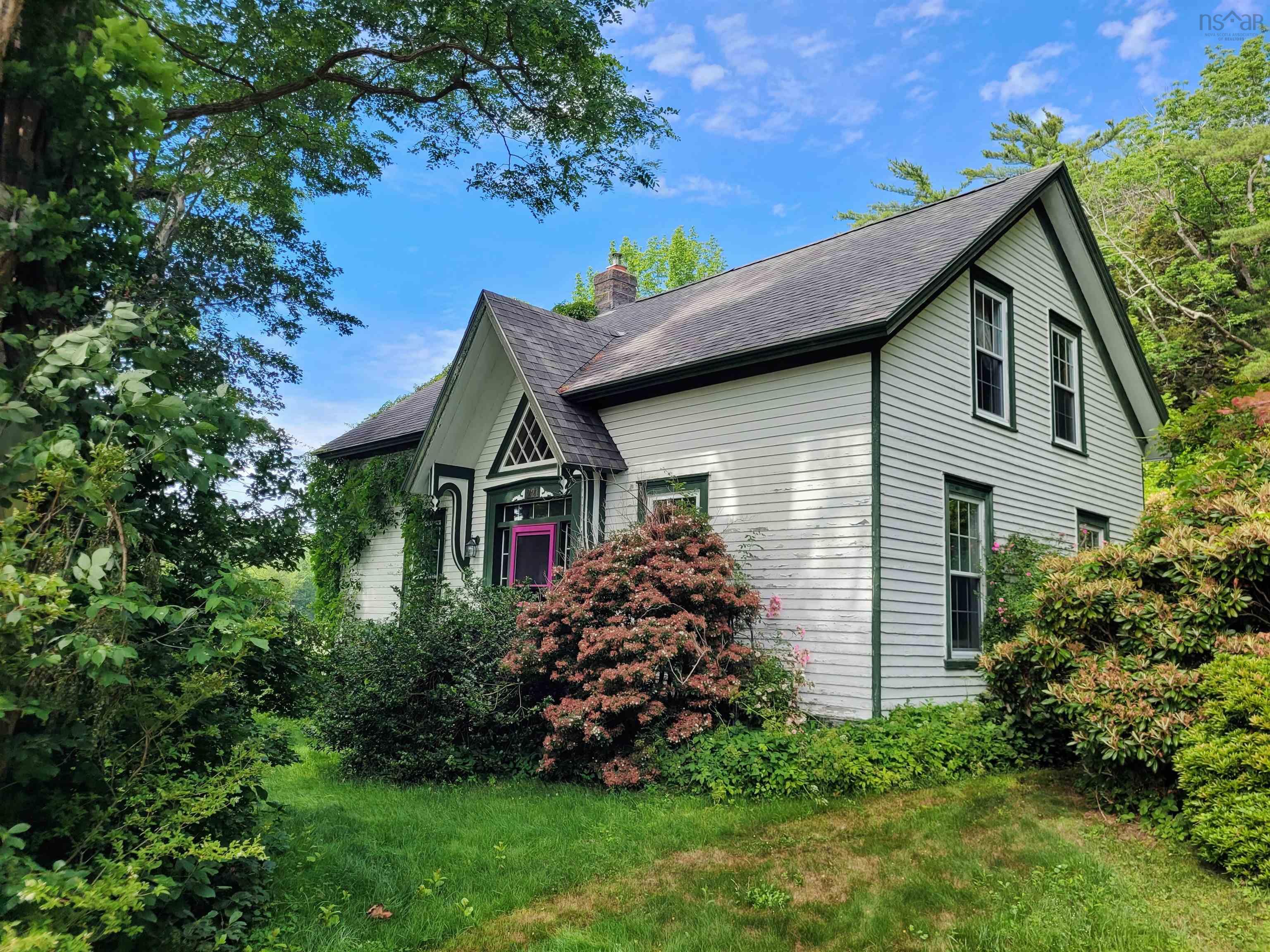 $399,000.00: 221 Highway 8, Milton