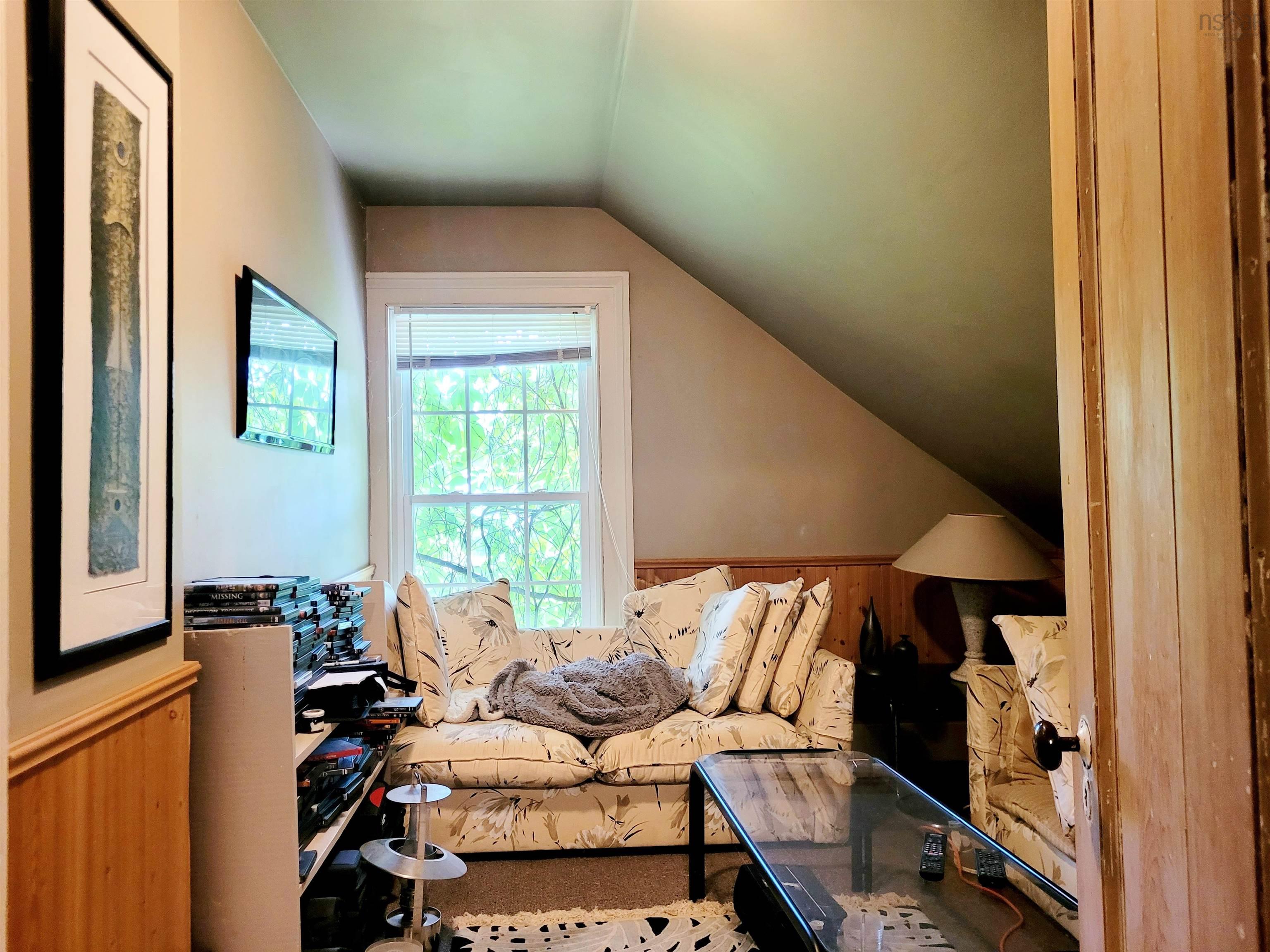$399,000.00: 221 Highway 8, Milton
