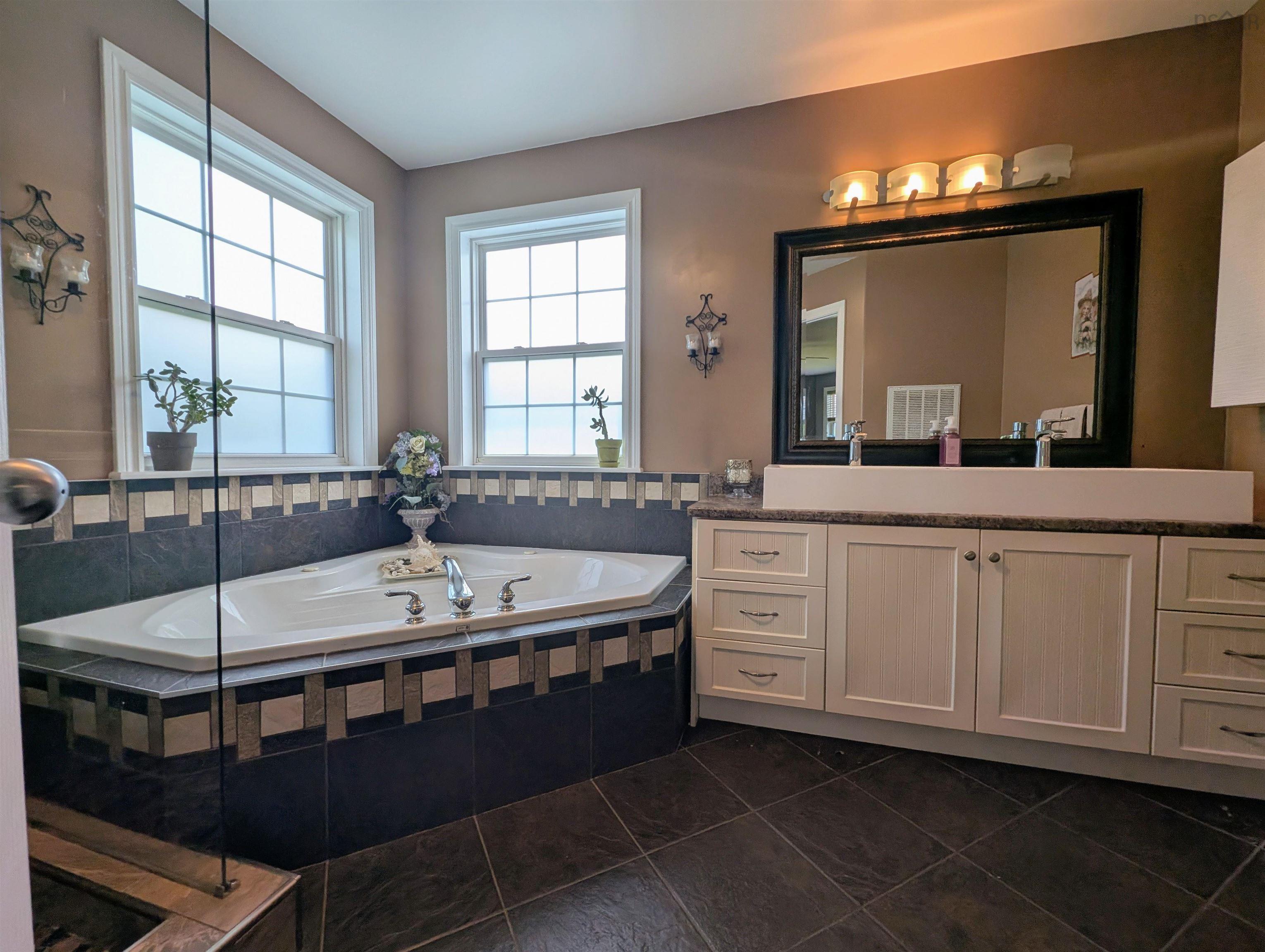 $874,900.00: 94 Valerie Court, Windsor Junction