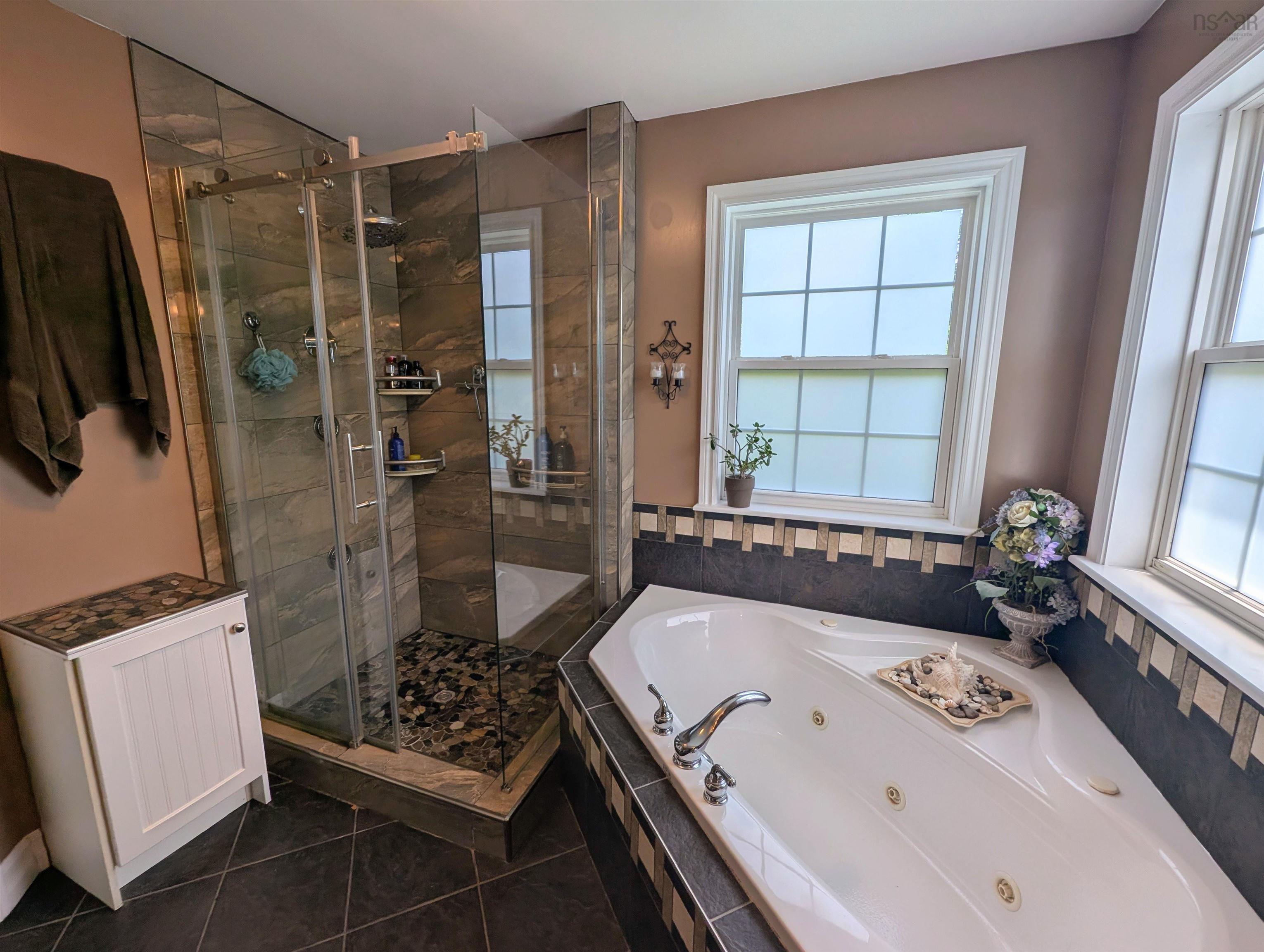 $874,900.00: 94 Valerie Court, Windsor Junction