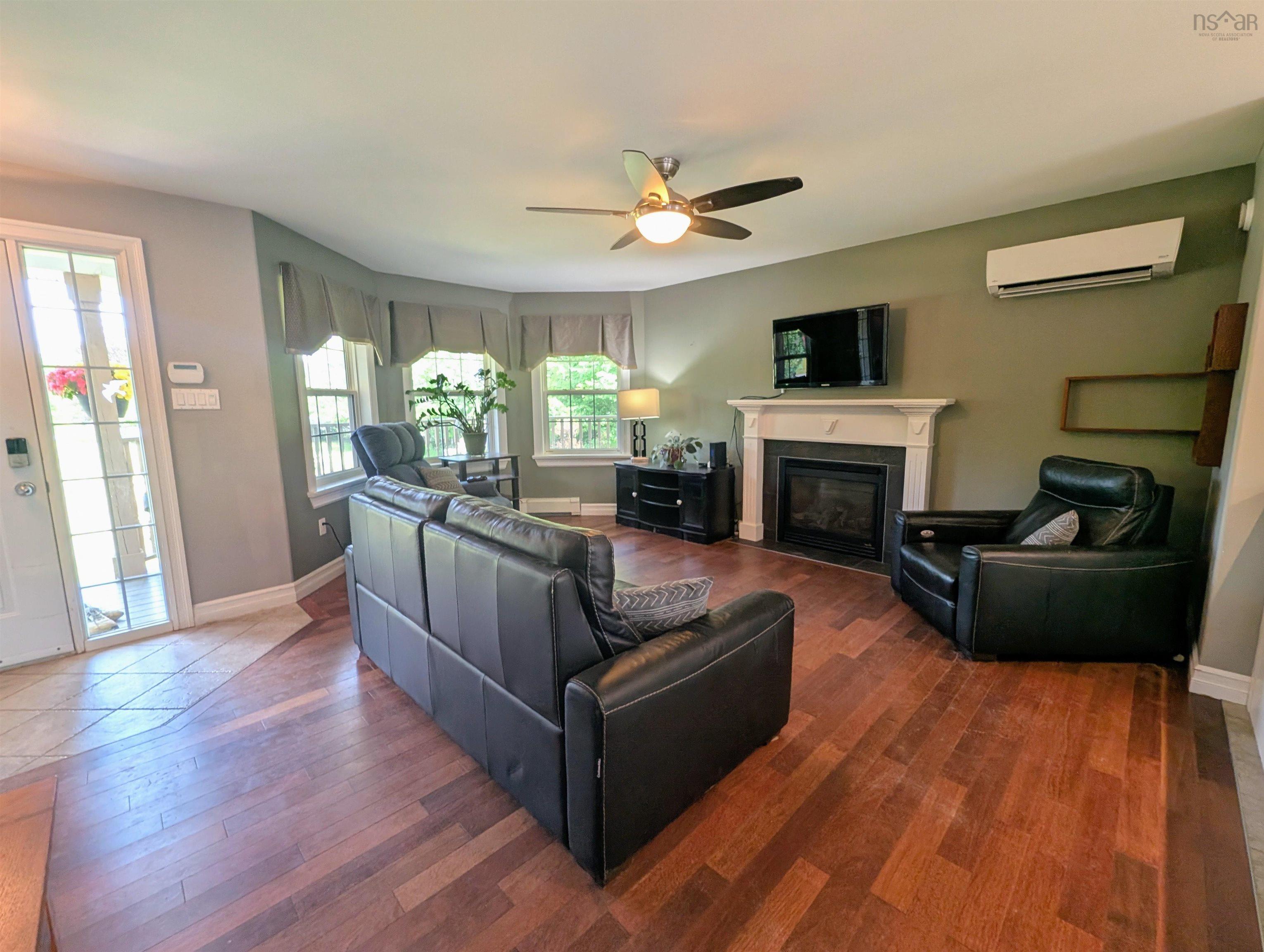 $874,900.00: 94 Valerie Court, Windsor Junction
