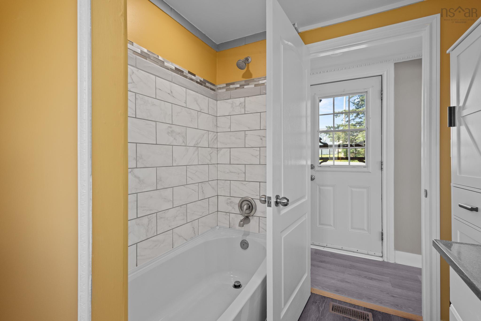 1 Bishop Avenue, Dartmouth, NS (MLS 202617025)