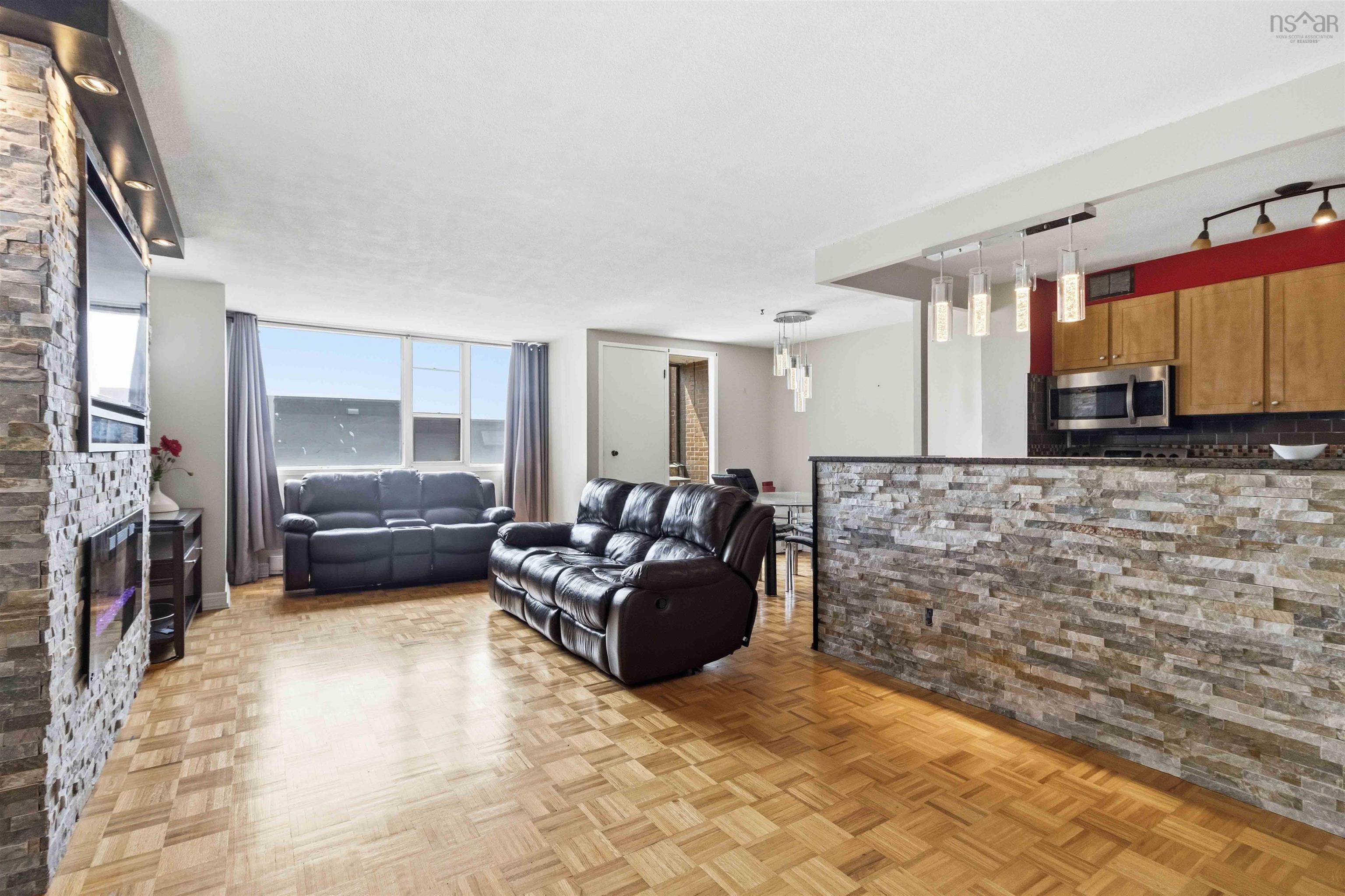 $430,000.00: 909 5959 Spring Garden Road, Halifax