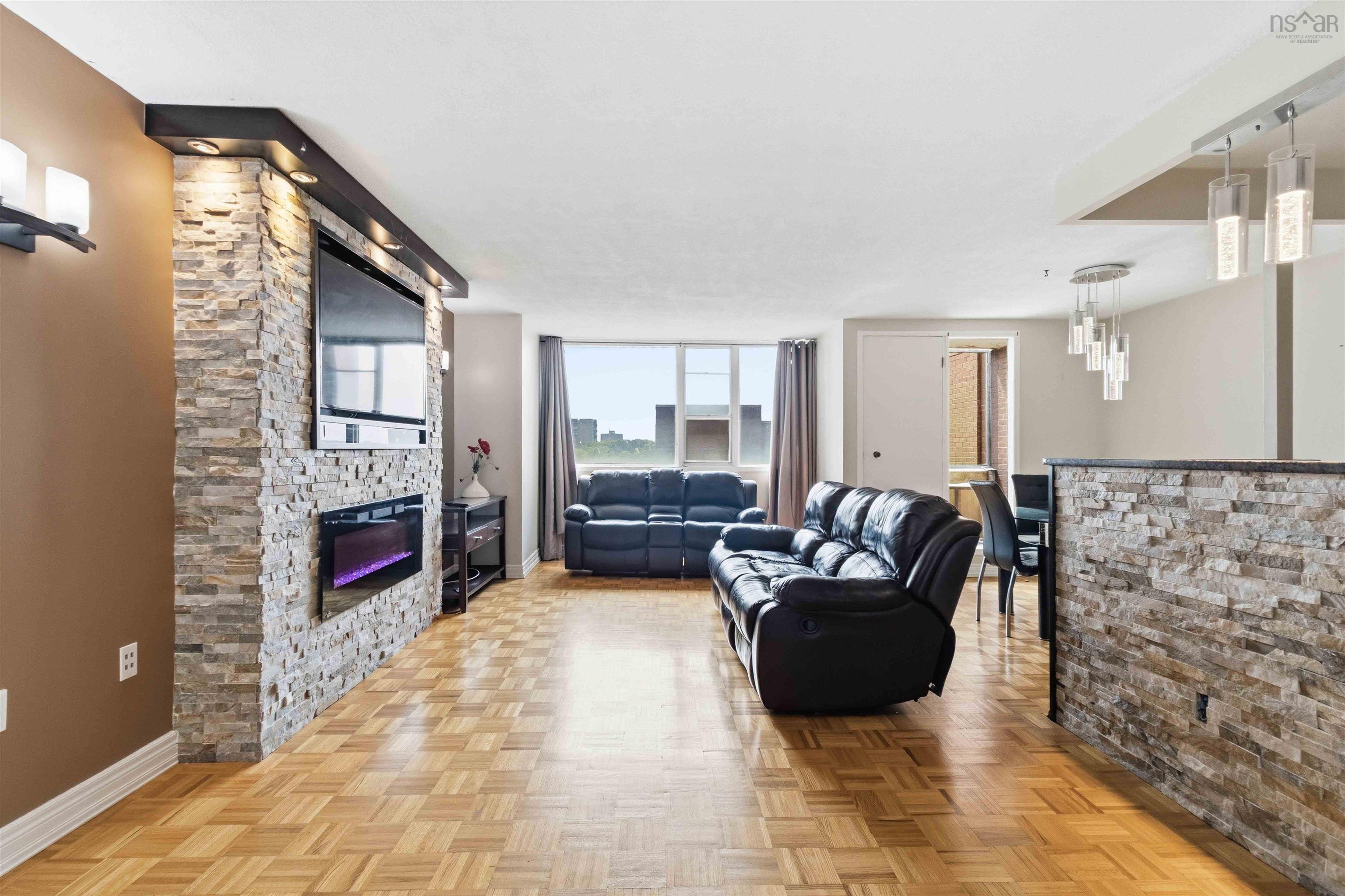 $430,000.00: 909 5959 Spring Garden Road, Halifax