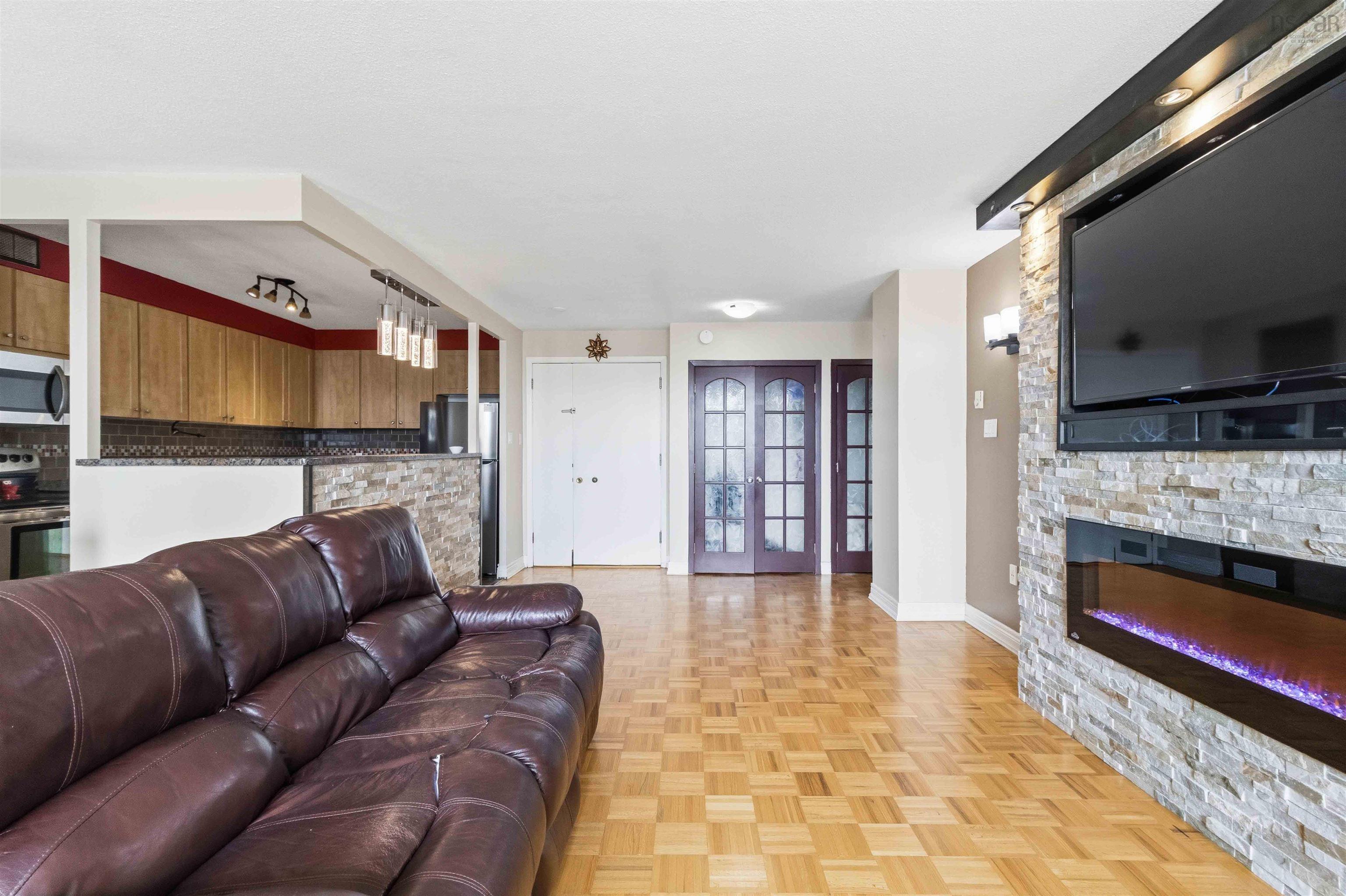 $430,000.00: 909 5959 Spring Garden Road, Halifax