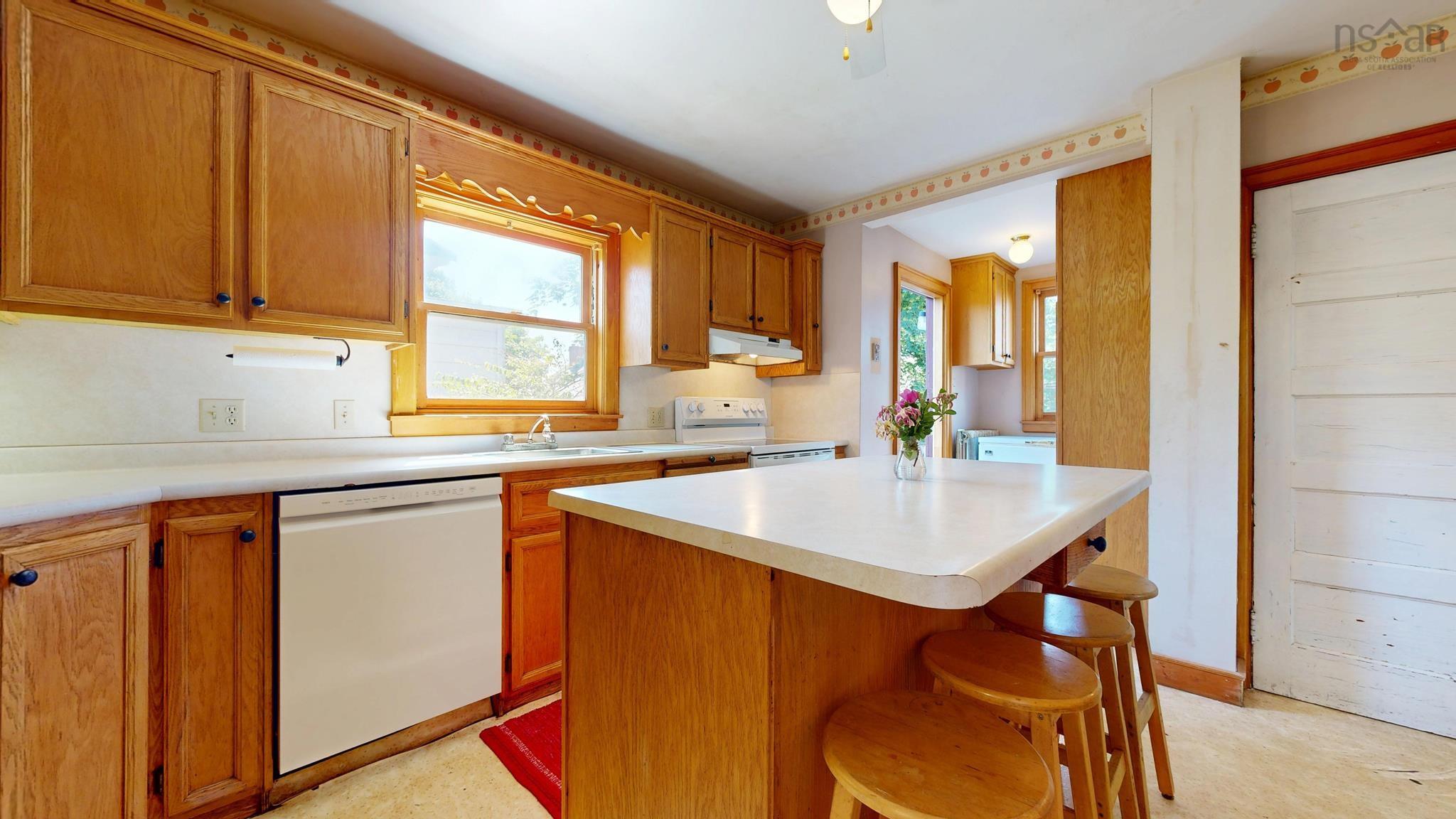 $525,000.00: 46 Fox Street, Lunenburg