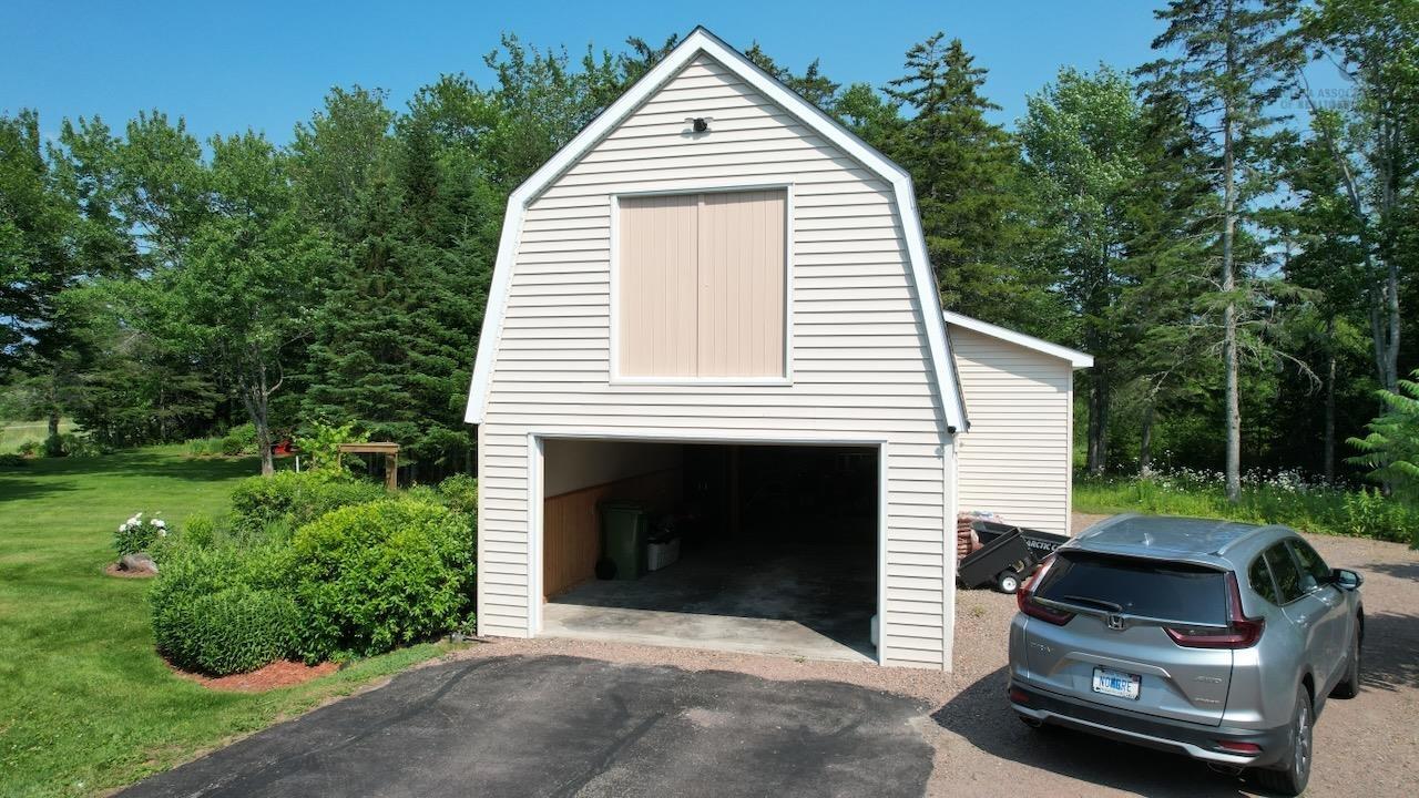 $649,000.00: 2240 204 Highway, Salem