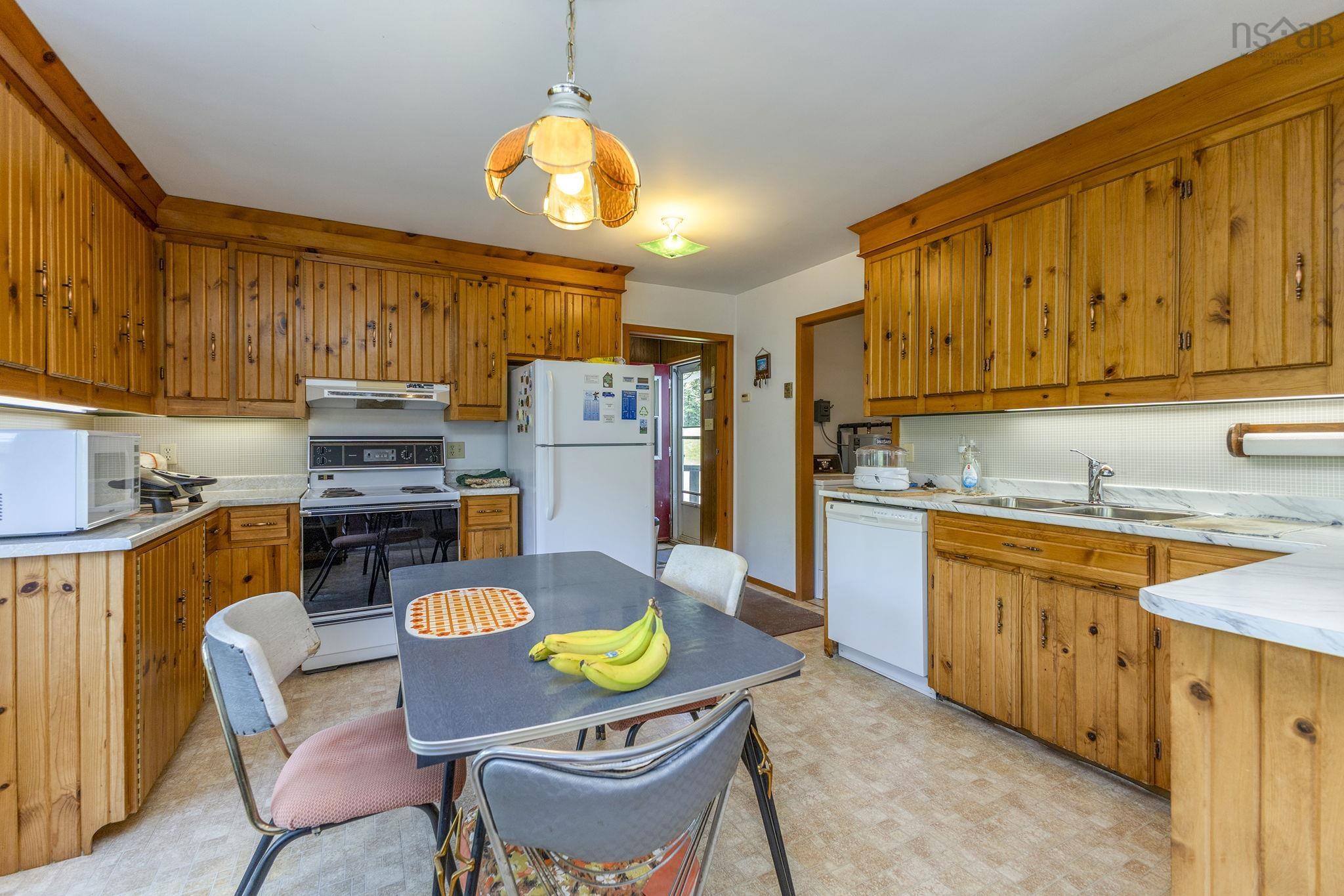 $699,900.00: 50 South Stewart Road, Shortts Lake