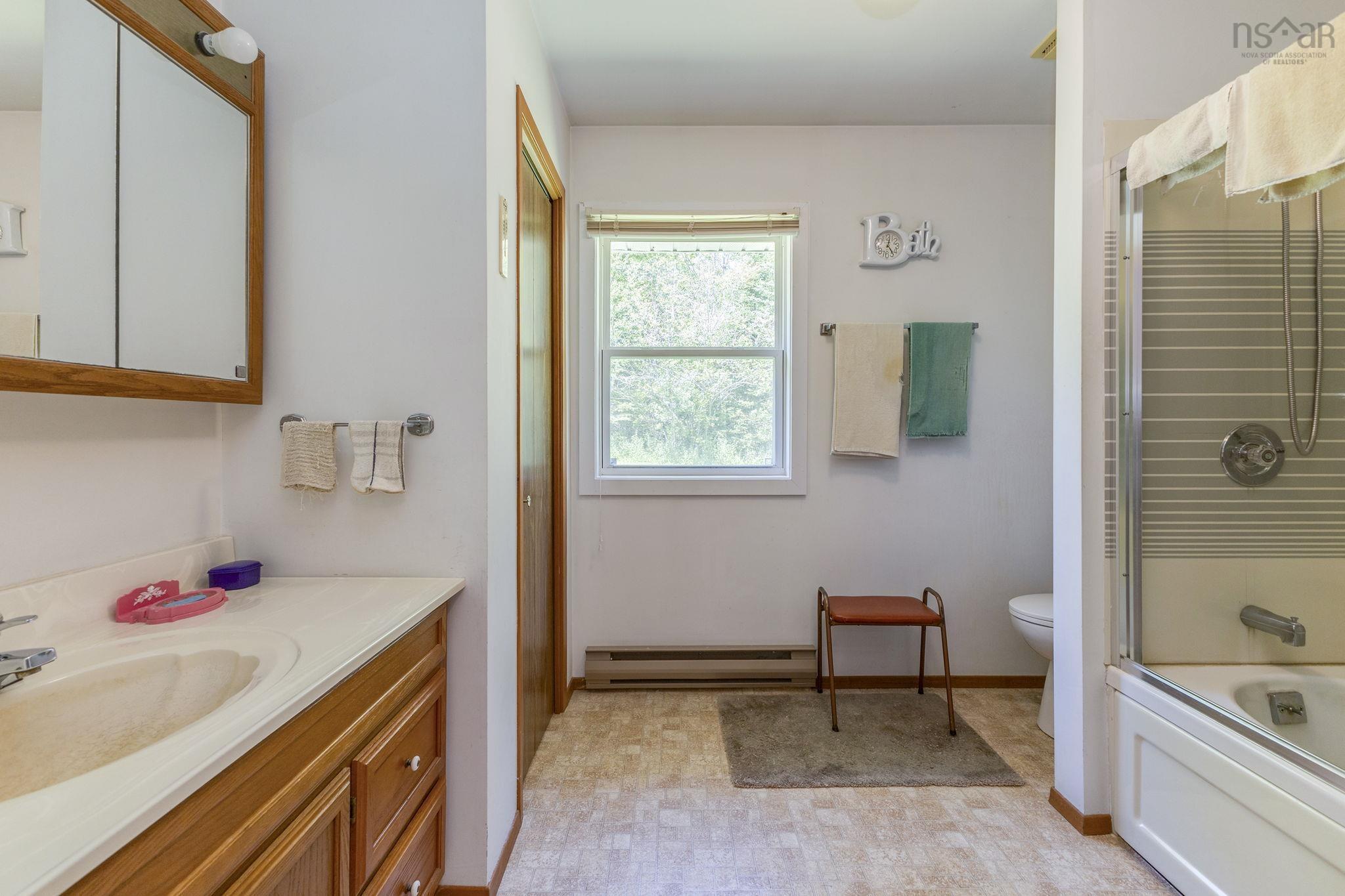 $699,900.00: 50 South Stewart Road, Shortts Lake
