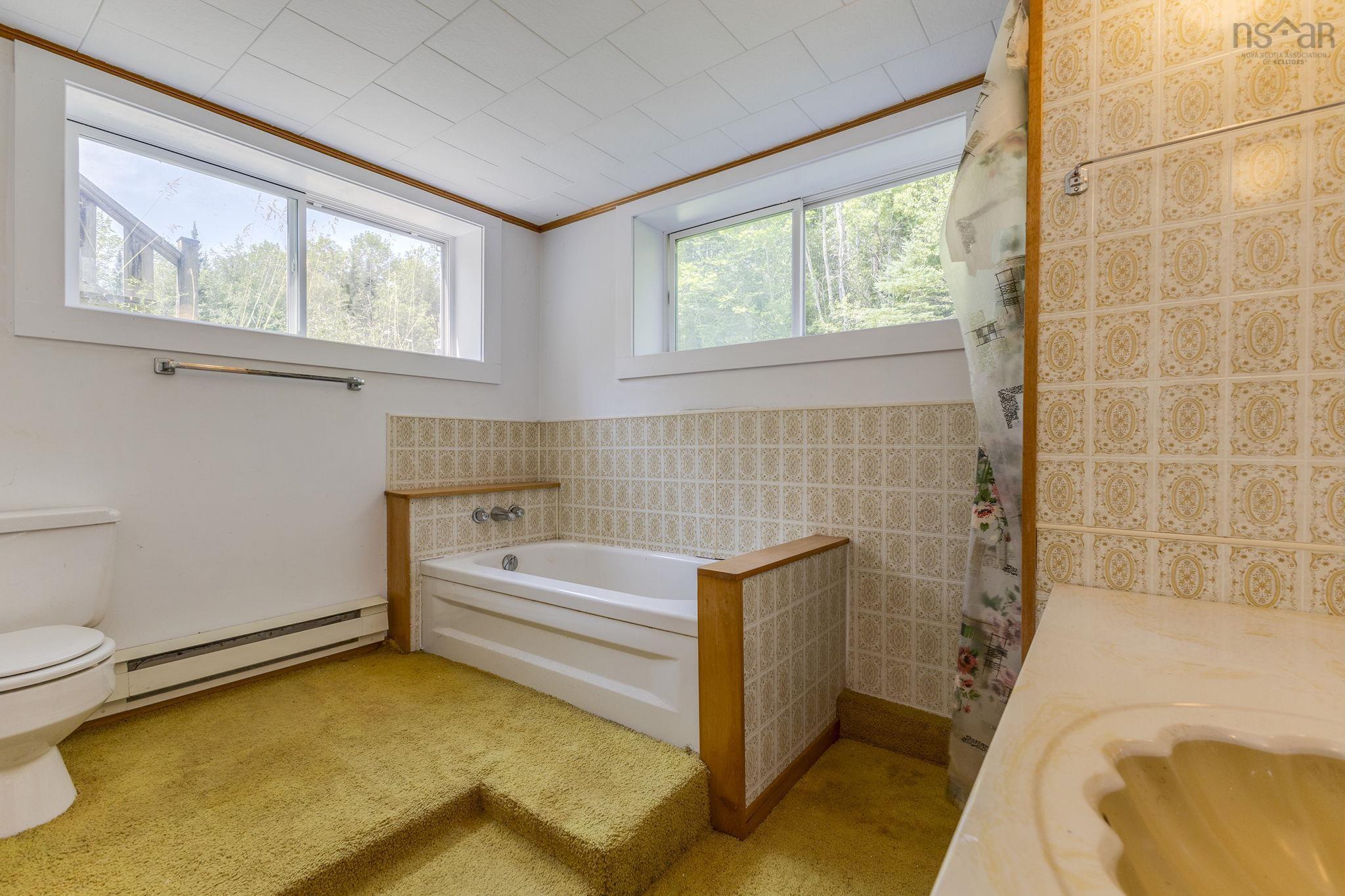 $699,900.00: 50 South Stewart Road, Shortts Lake