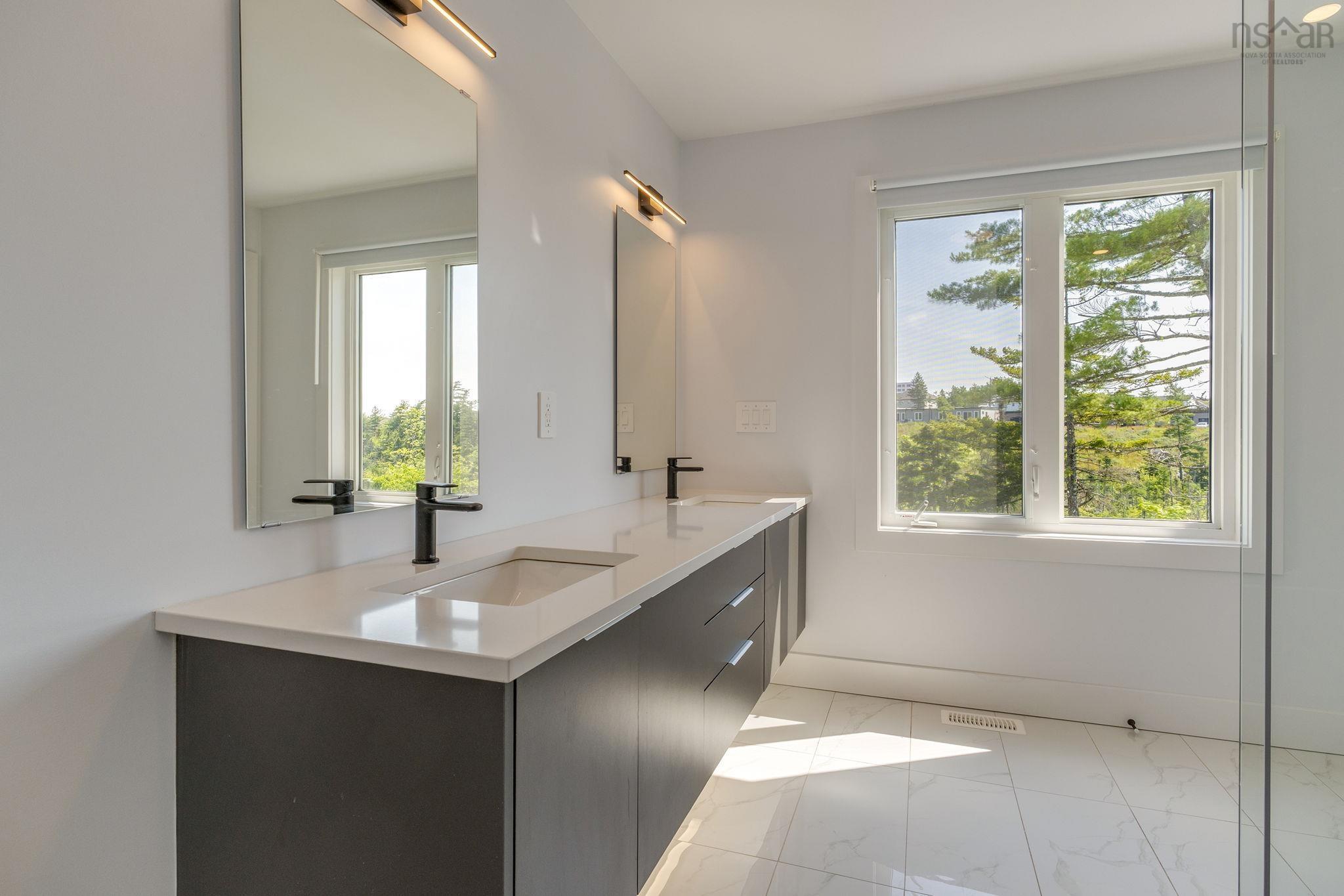 $884,900.00: 16 Breaktrail Drive, Bedford