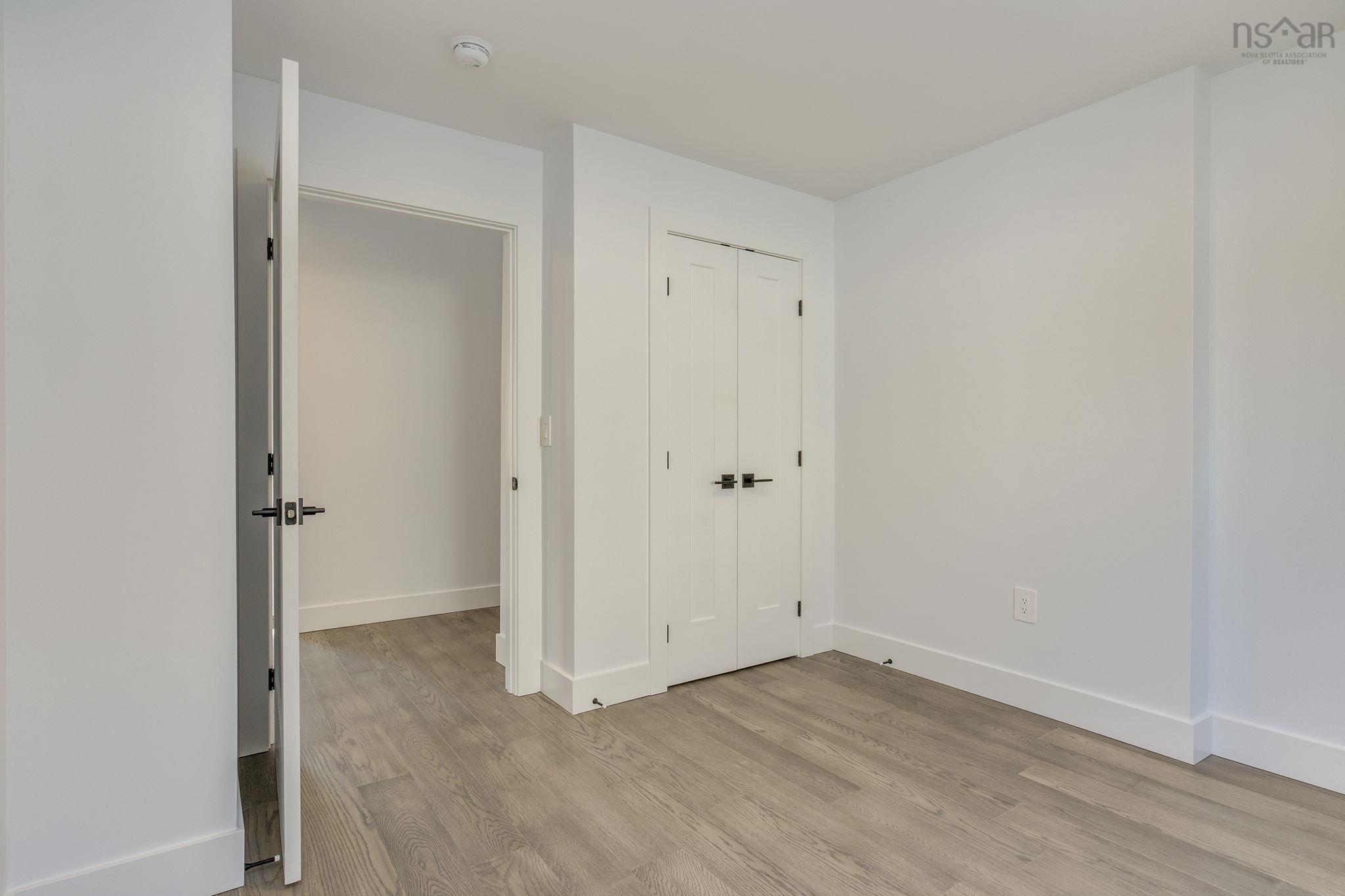 $884,900.00: 16 Breaktrail Drive, Bedford