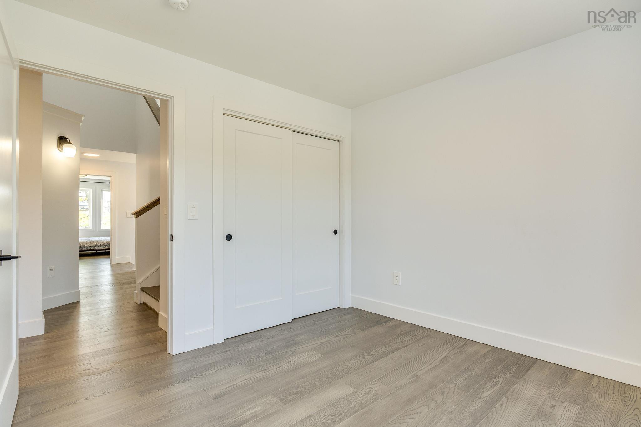 $884,900.00: 16 Breaktrail Drive, Bedford