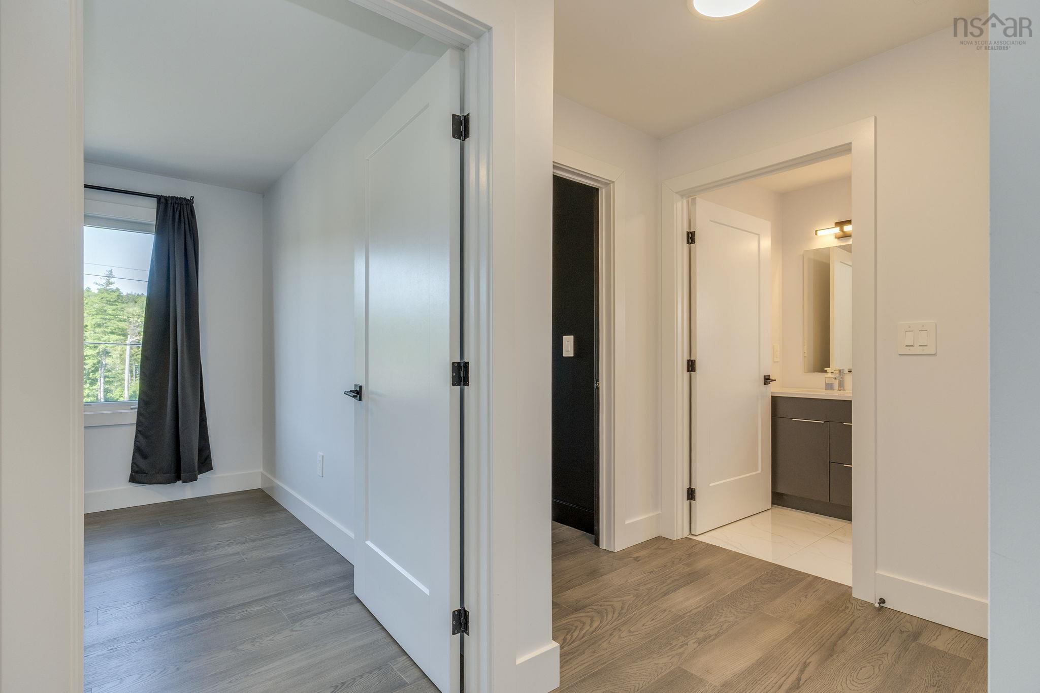 $884,900.00: 16 Breaktrail Drive, Bedford