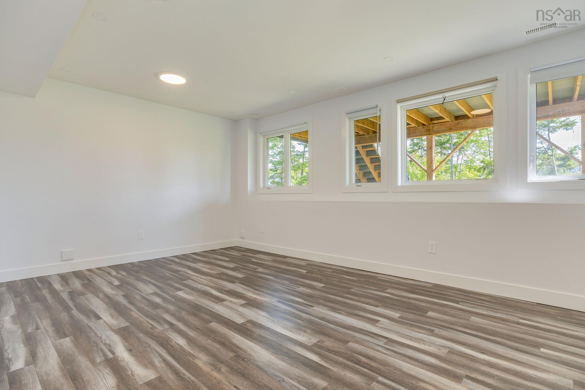 $884,900.00: 16 Breaktrail Drive, Bedford