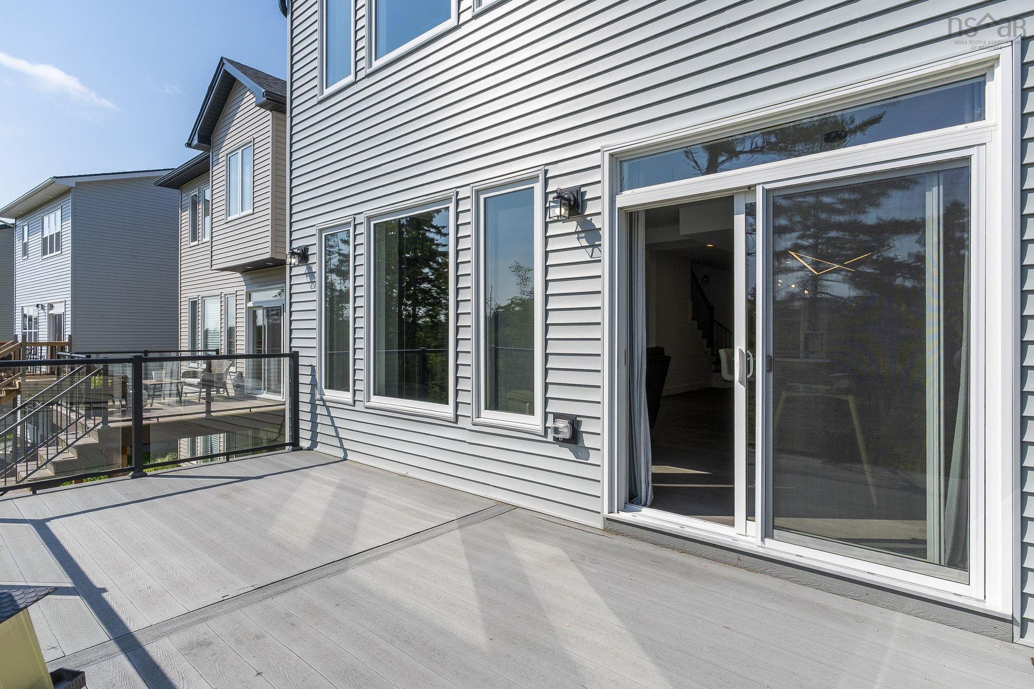 $884,900.00: 16 Breaktrail Drive, Bedford