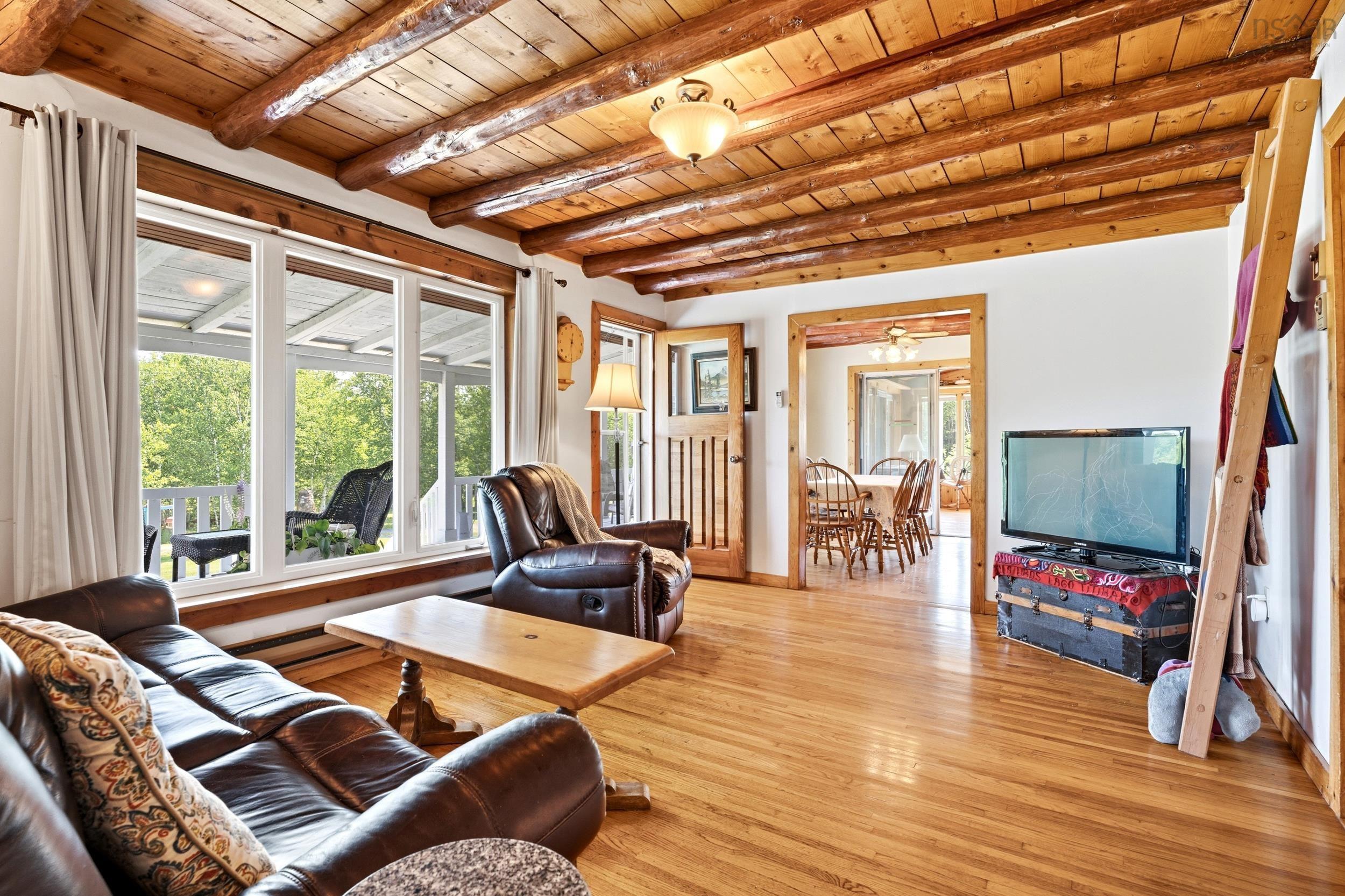 $725,000.00: 507 Pinevale Road, Pinevale