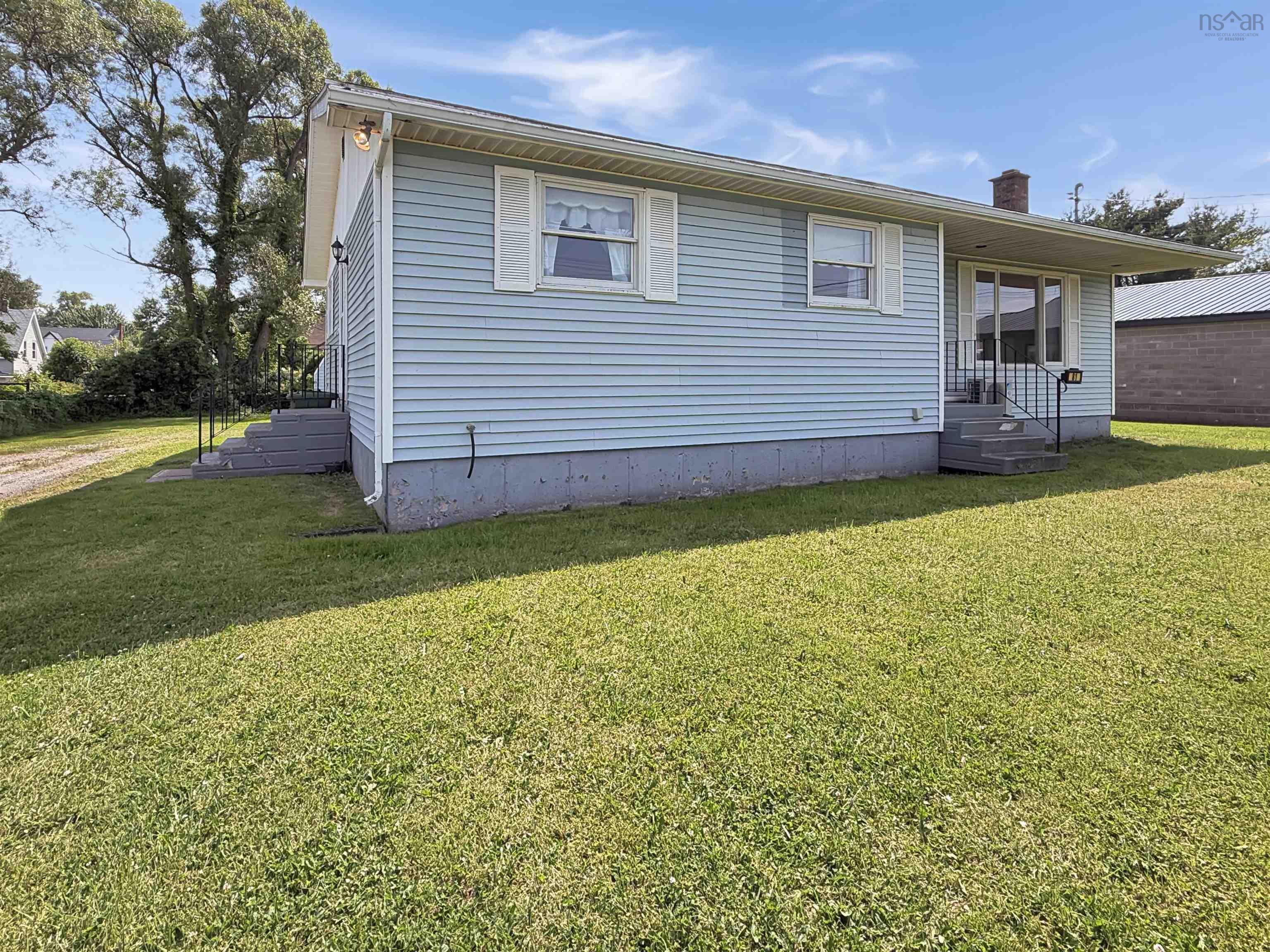 $279,900.00: 81 Acadia Avenue, Stellarton