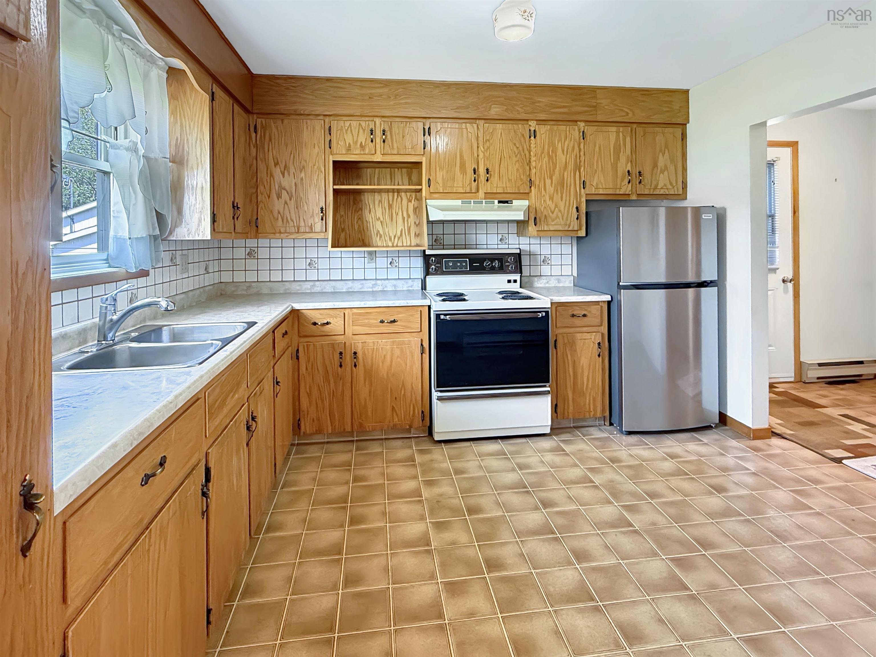 $279,900.00: 81 Acadia Avenue, Stellarton