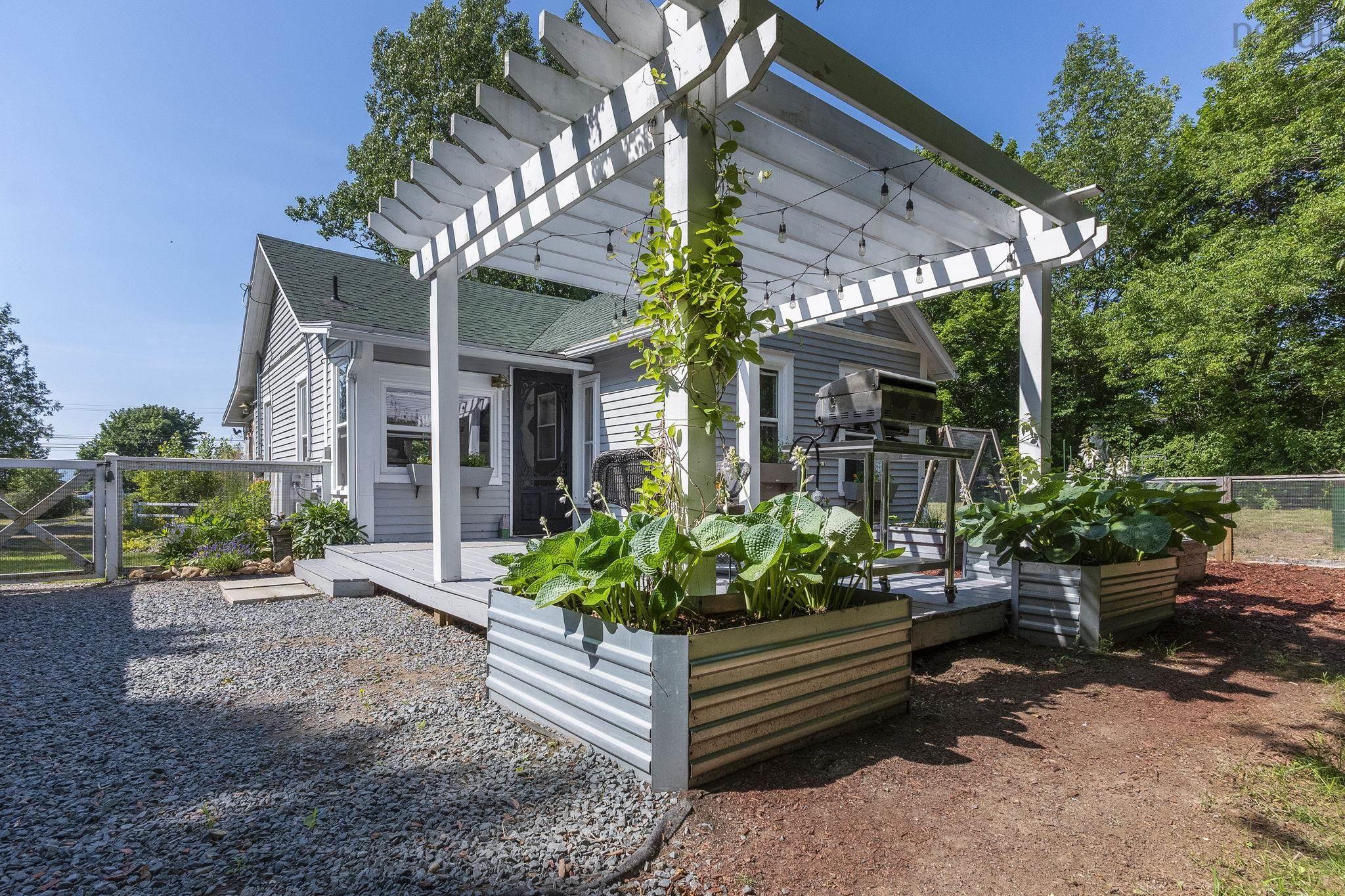 $320,000.00: 772 Highway 1, Deep Brook