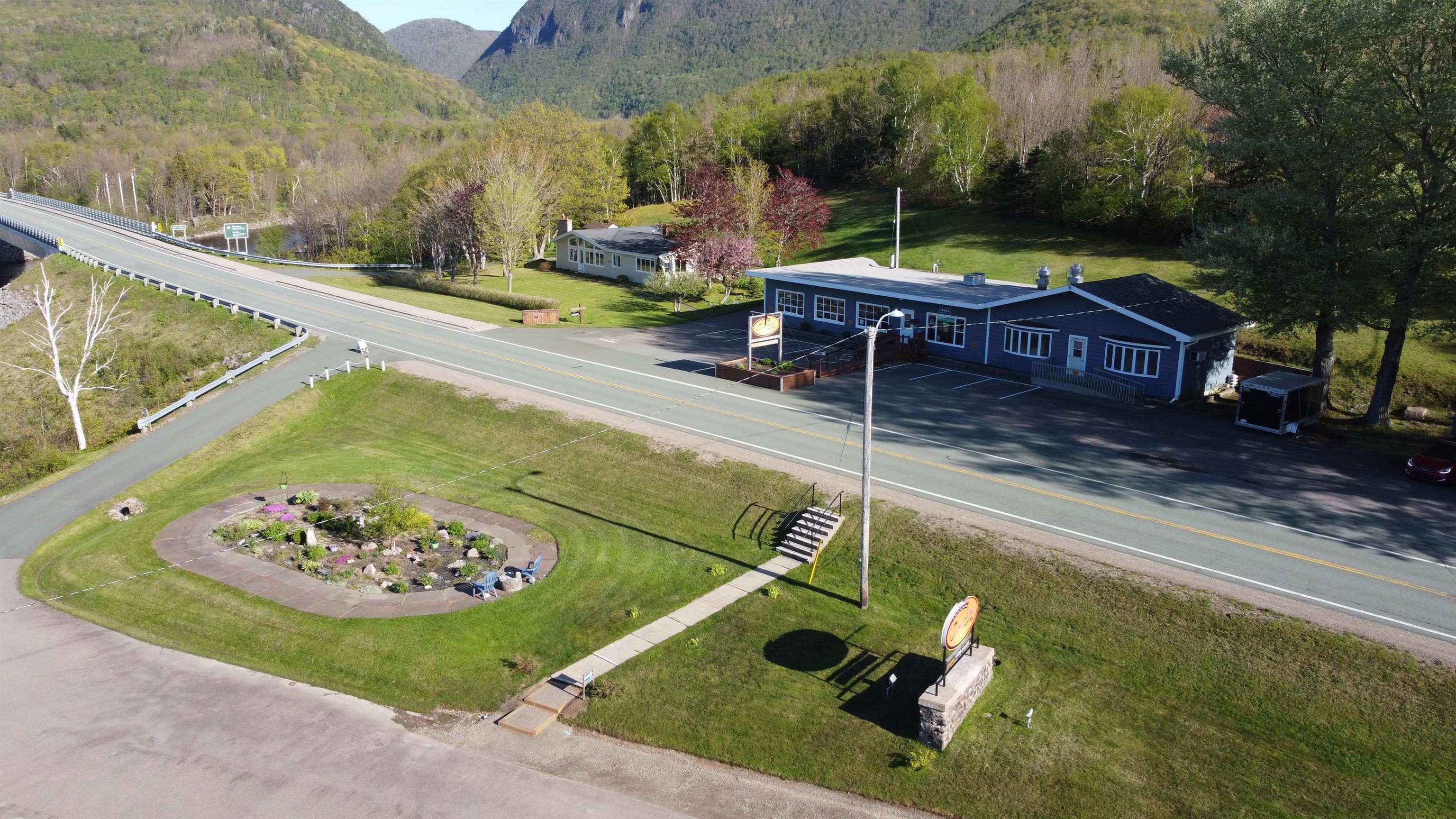 $1,895,000.00: 16537 Cabot Trail Road, Chéticamp