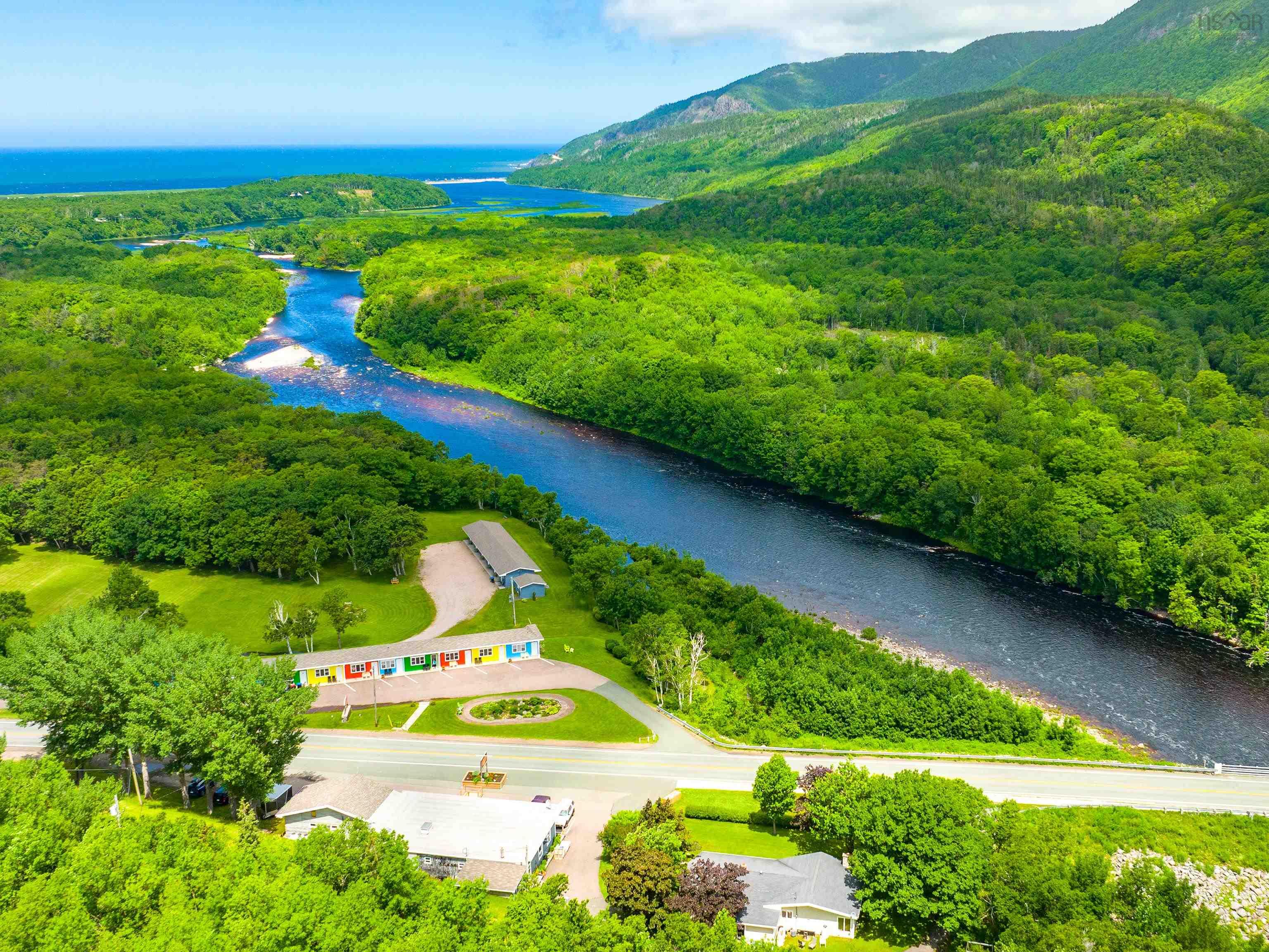 $1,895,000.00: 16537 Cabot Trail Road, Chéticamp