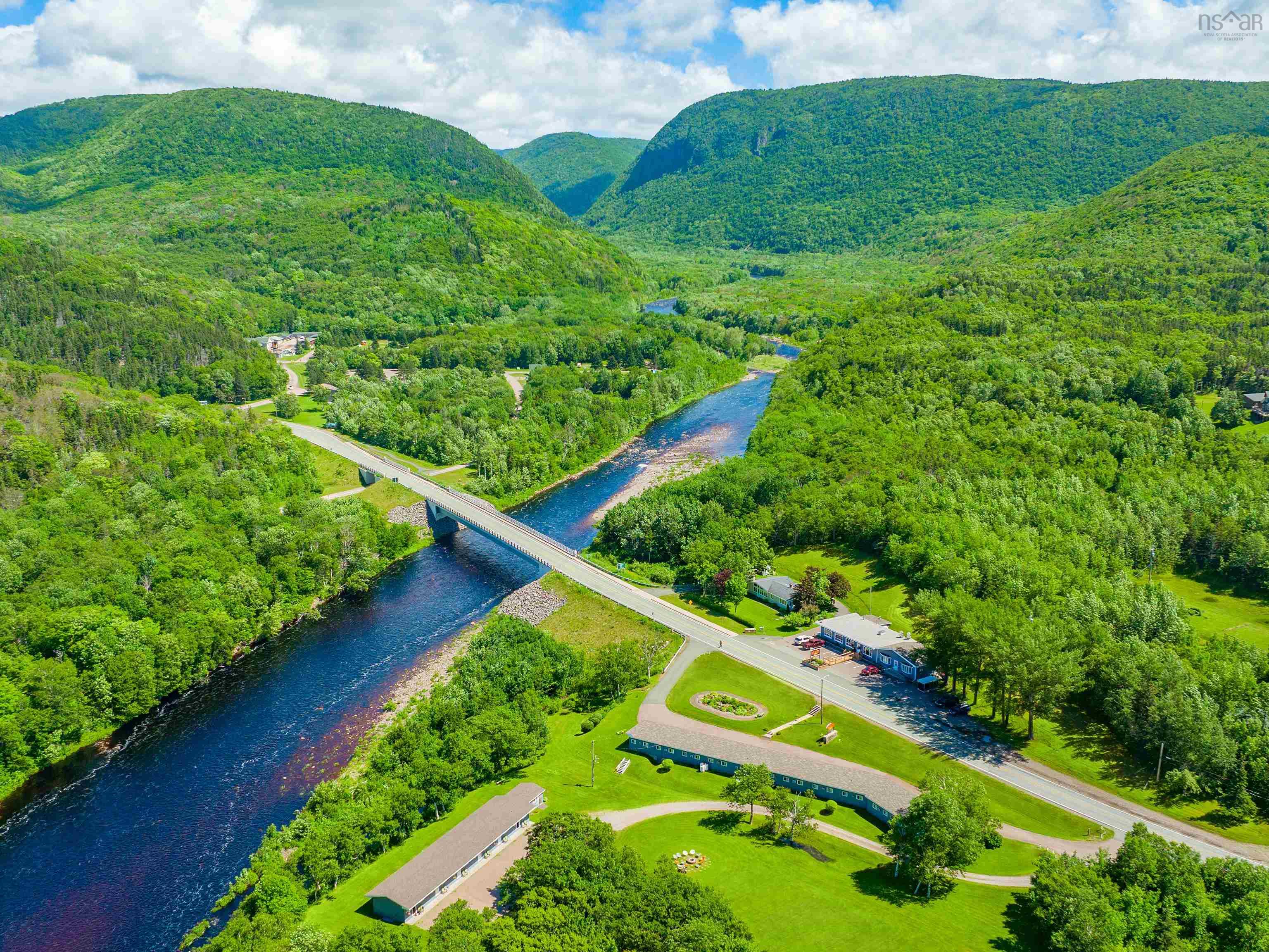 $1,895,000.00: 16537 Cabot Trail Road, Chéticamp