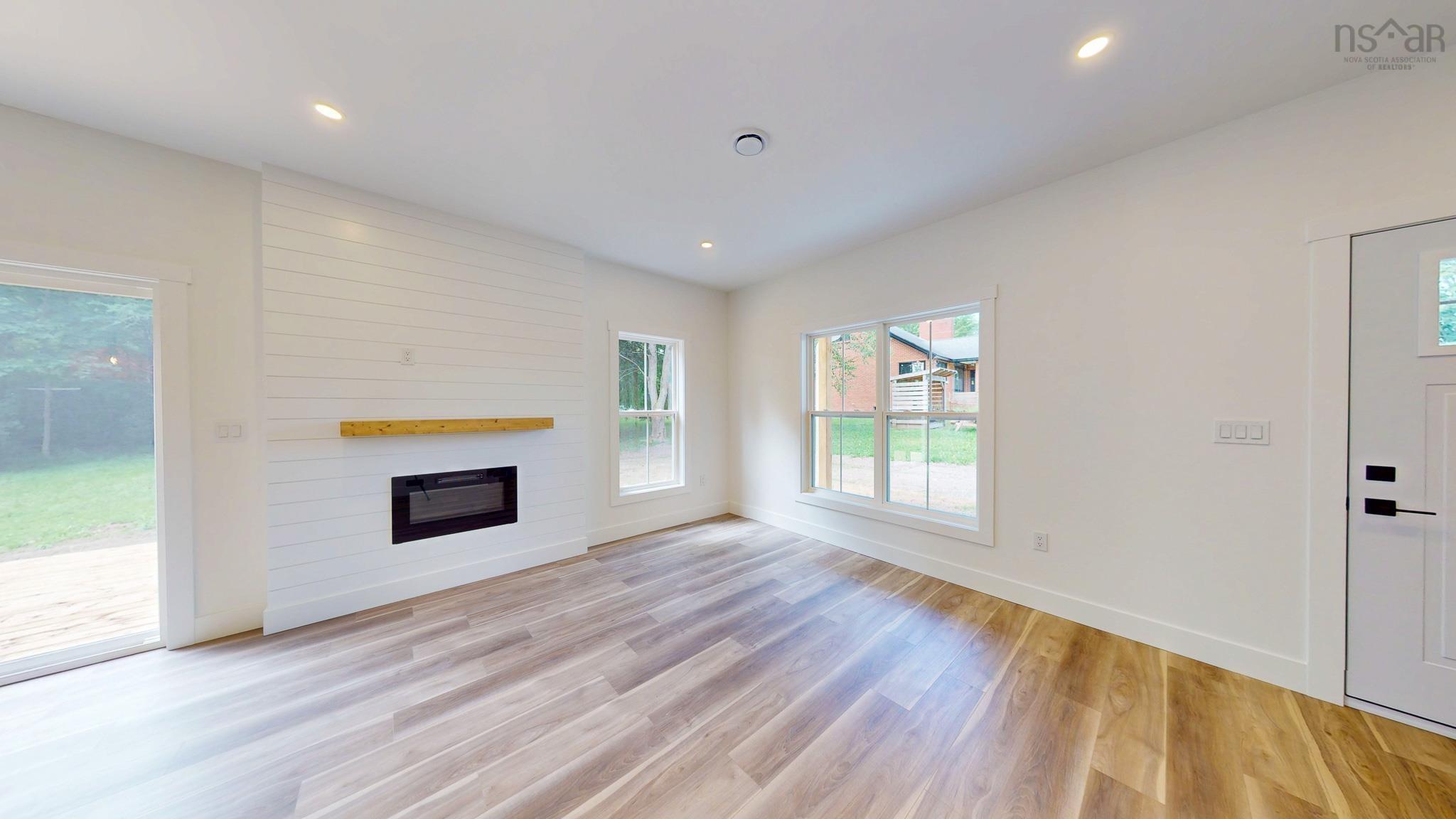 $589,900.00: 496 Highland Avenue, Windsor