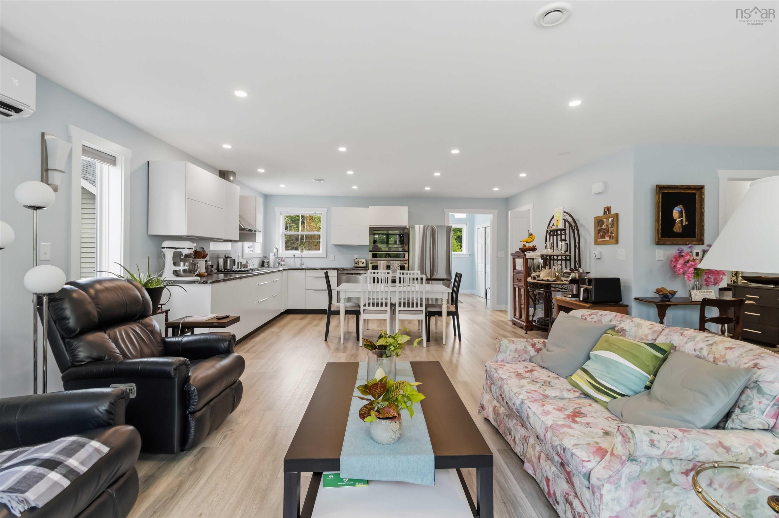 $599,000.00: 19 Robyn Drive, Nine Mile River