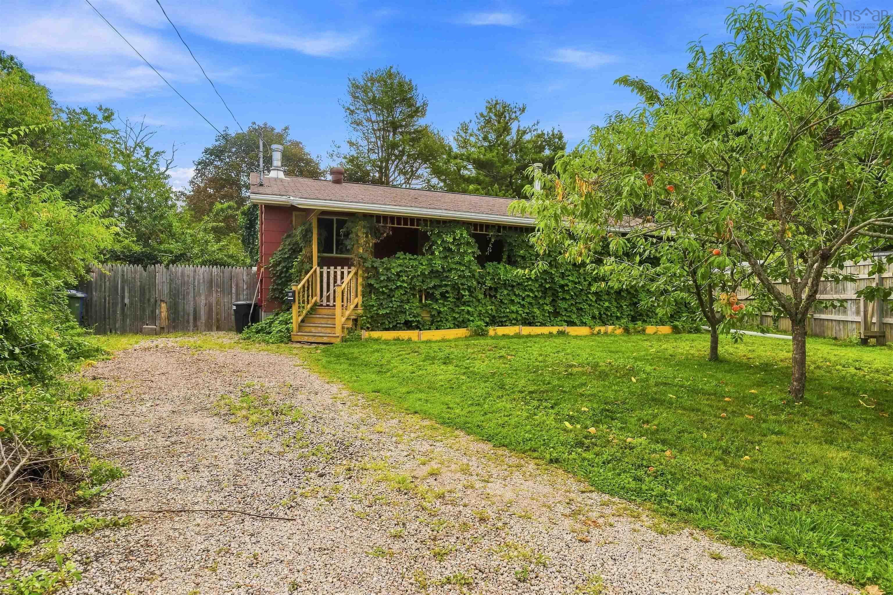 $370,000.00: 35 Colonial Crescent, New Minas