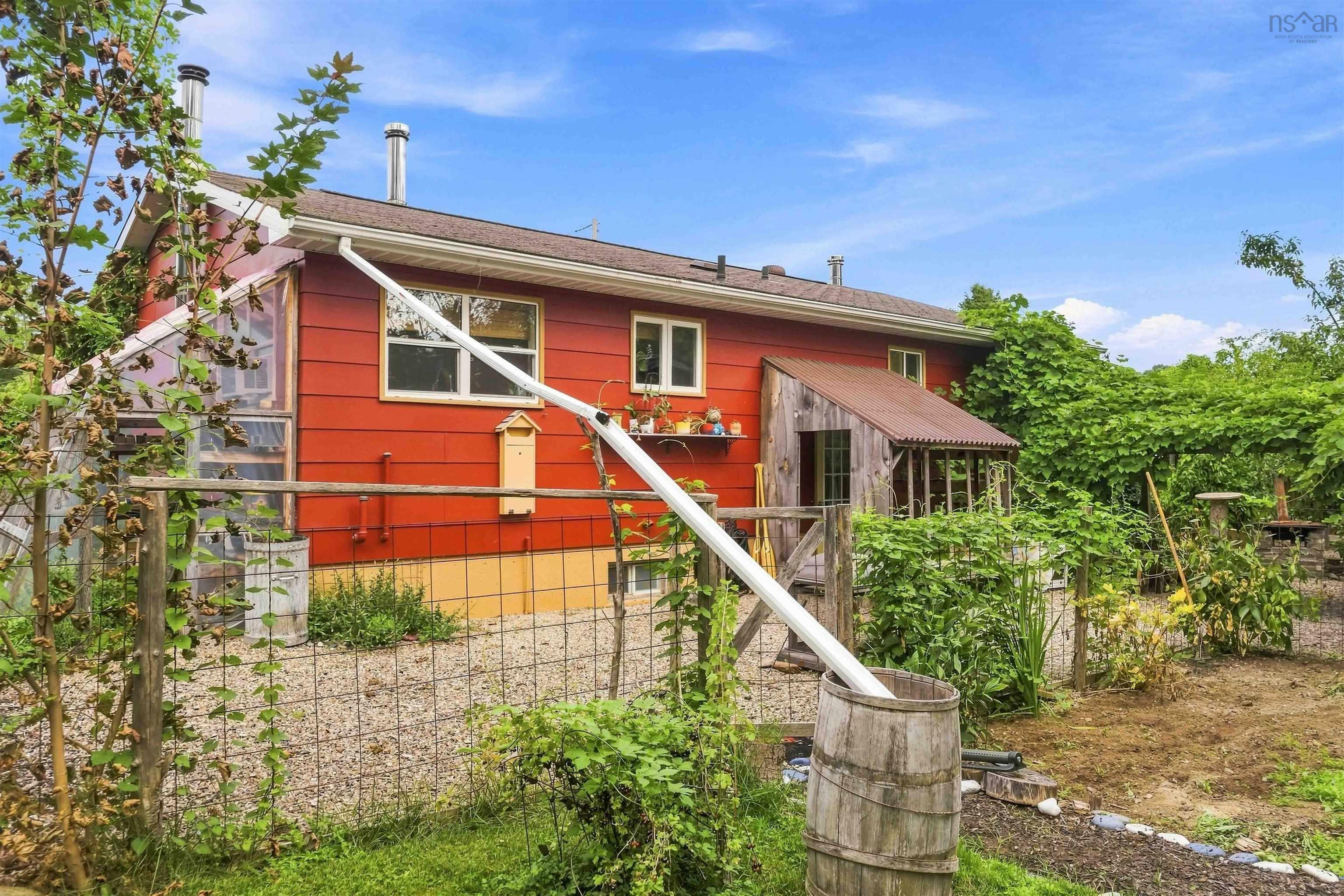 $370,000.00: 35 Colonial Crescent, New Minas