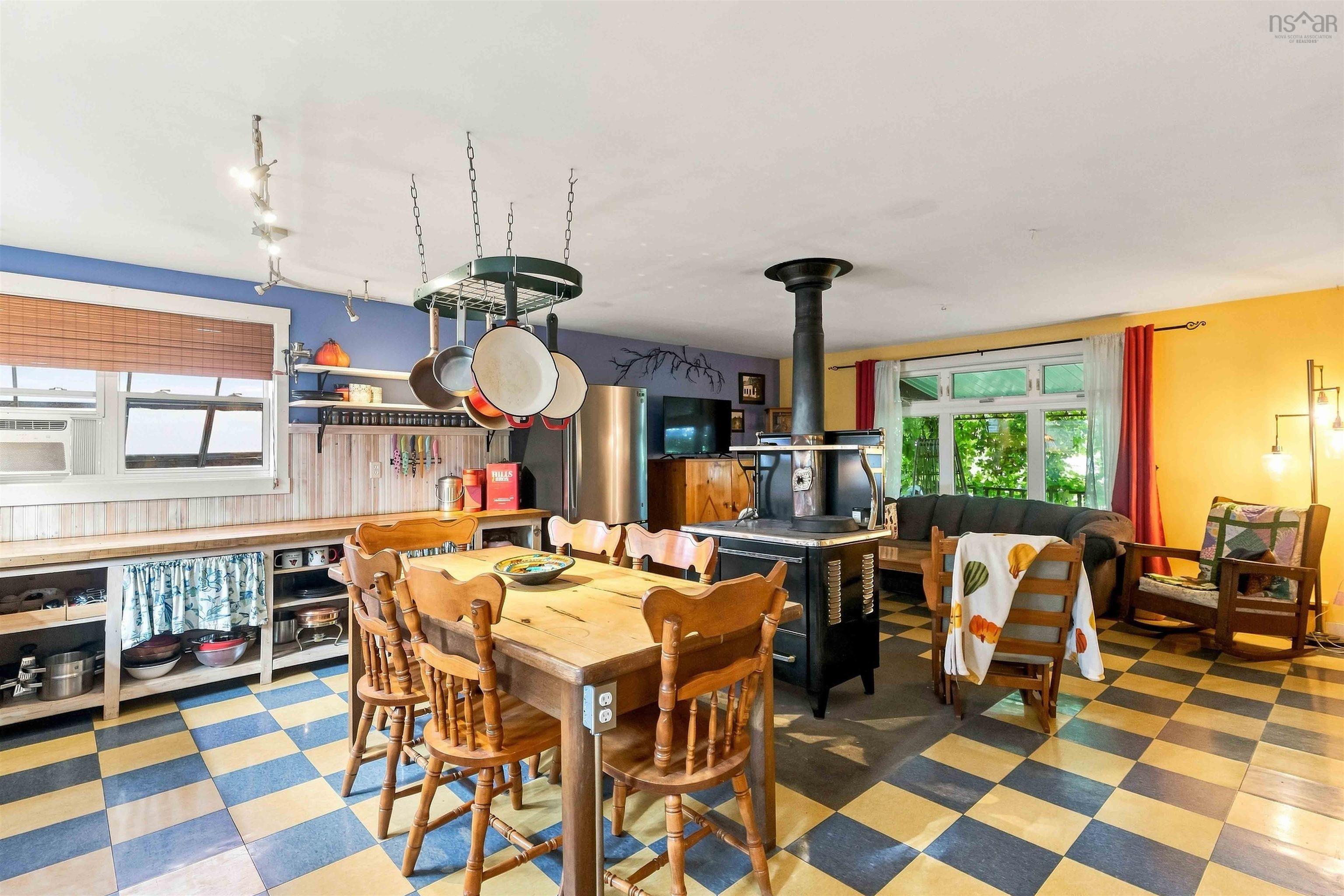 $370,000.00: 35 Colonial Crescent, New Minas