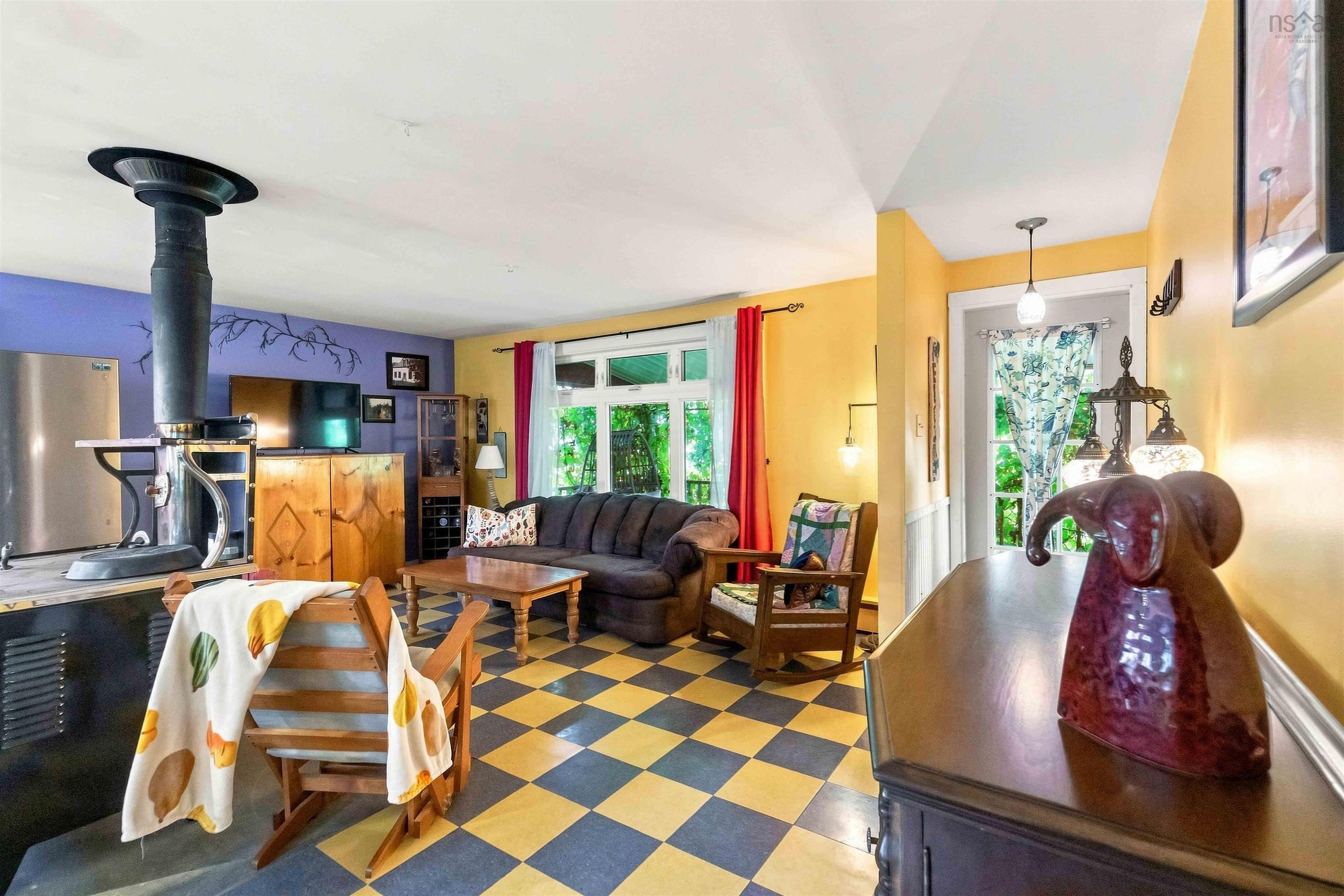 $370,000.00: 35 Colonial Crescent, New Minas