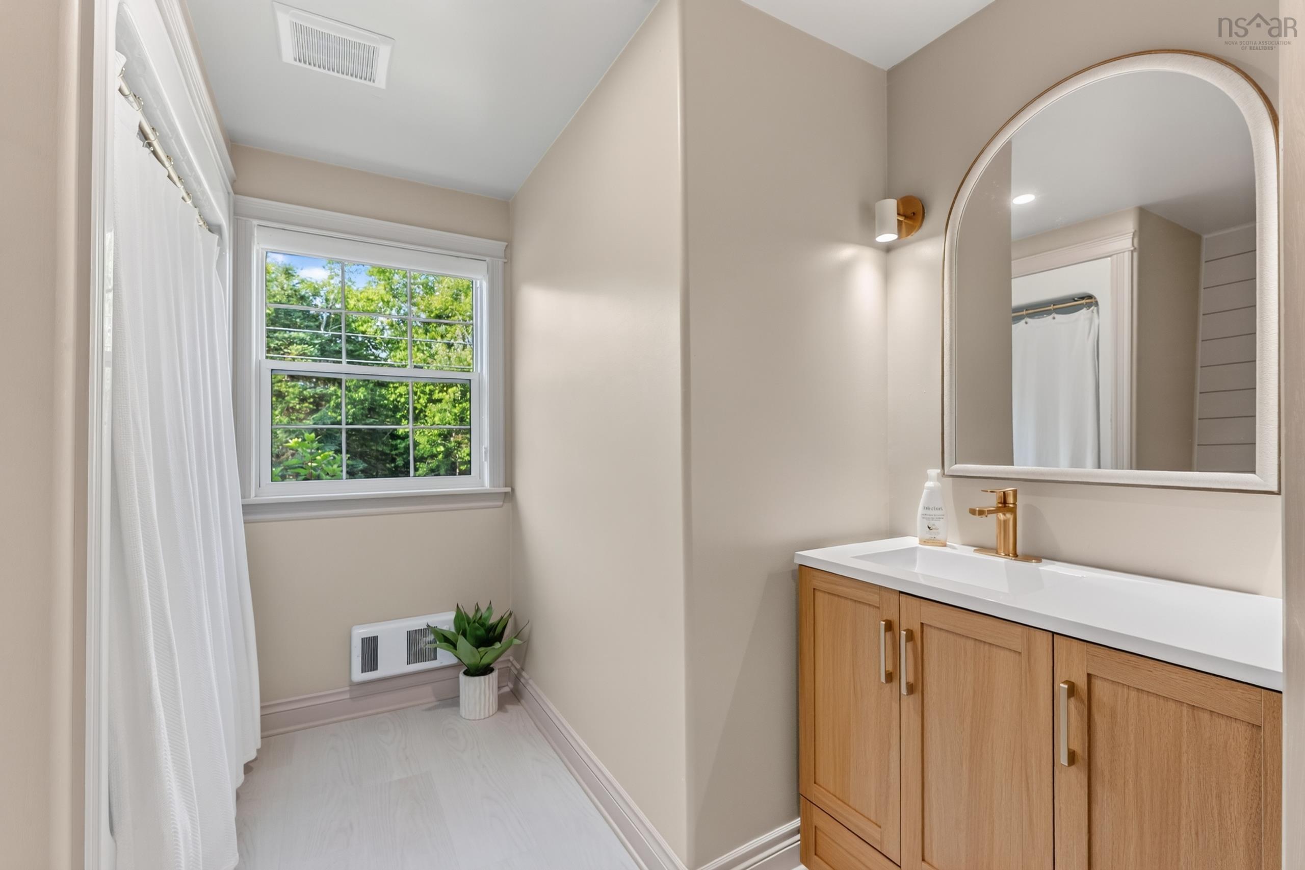 $380,000.00: 21 Weeks Lane Lane, Howie Centre