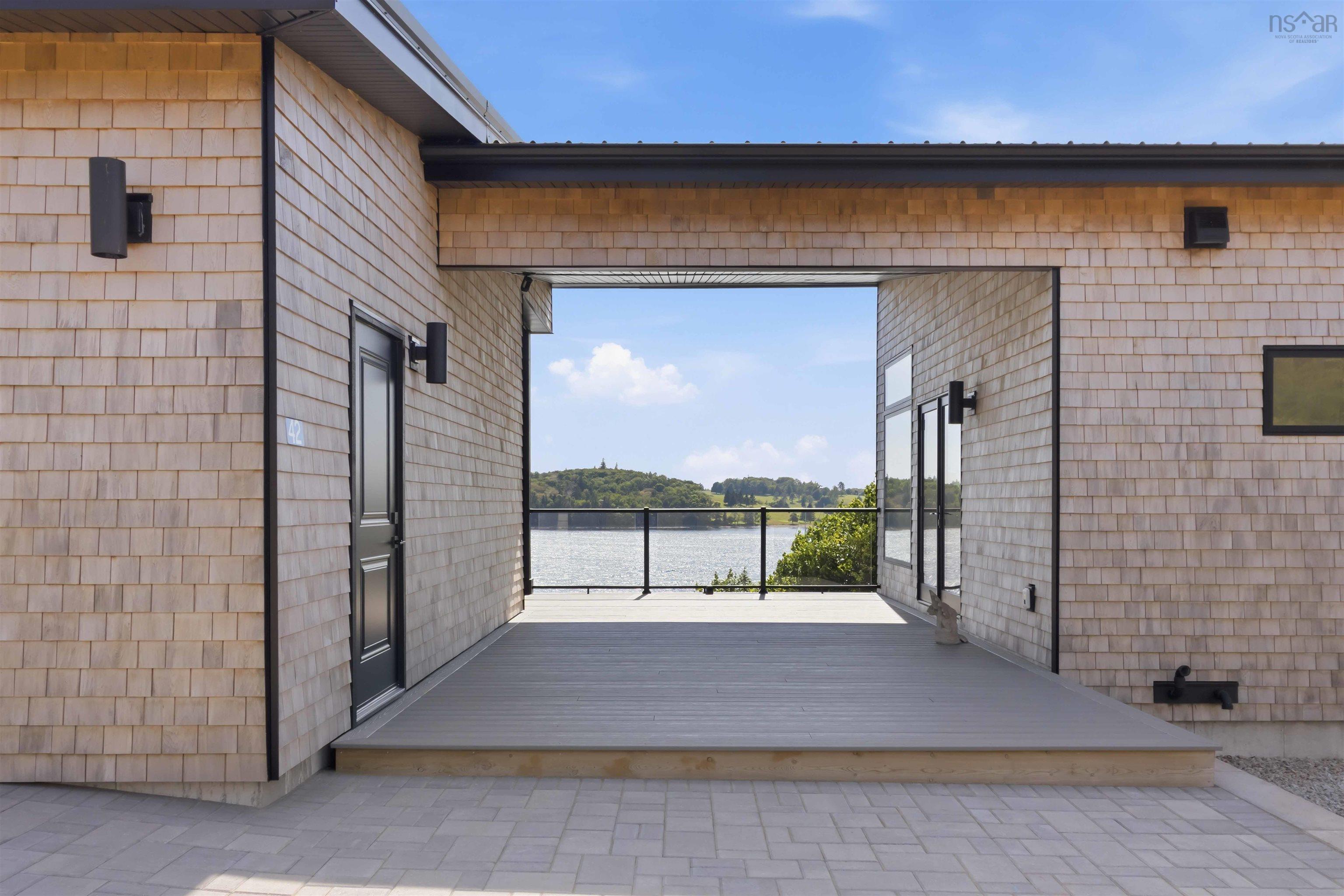 $1,295,000.00: 42 Shore Road, Garden Lots